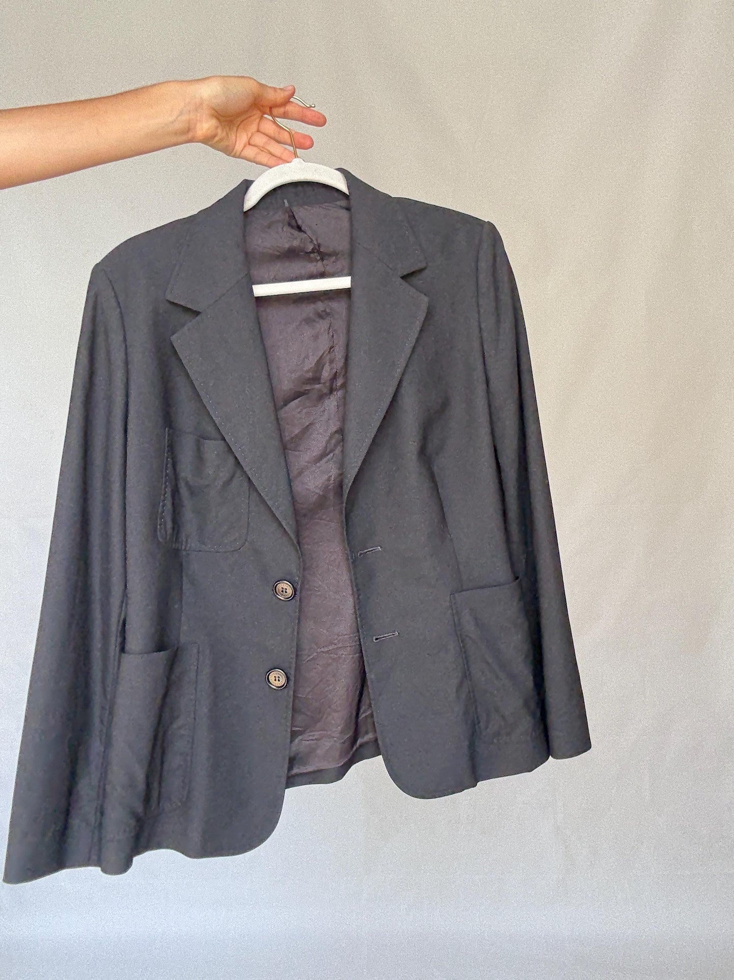 Síntesis black wool blazer in pure new wool US M, 3-button front with oversized pockets, lined in viscose, dark academia preppy look