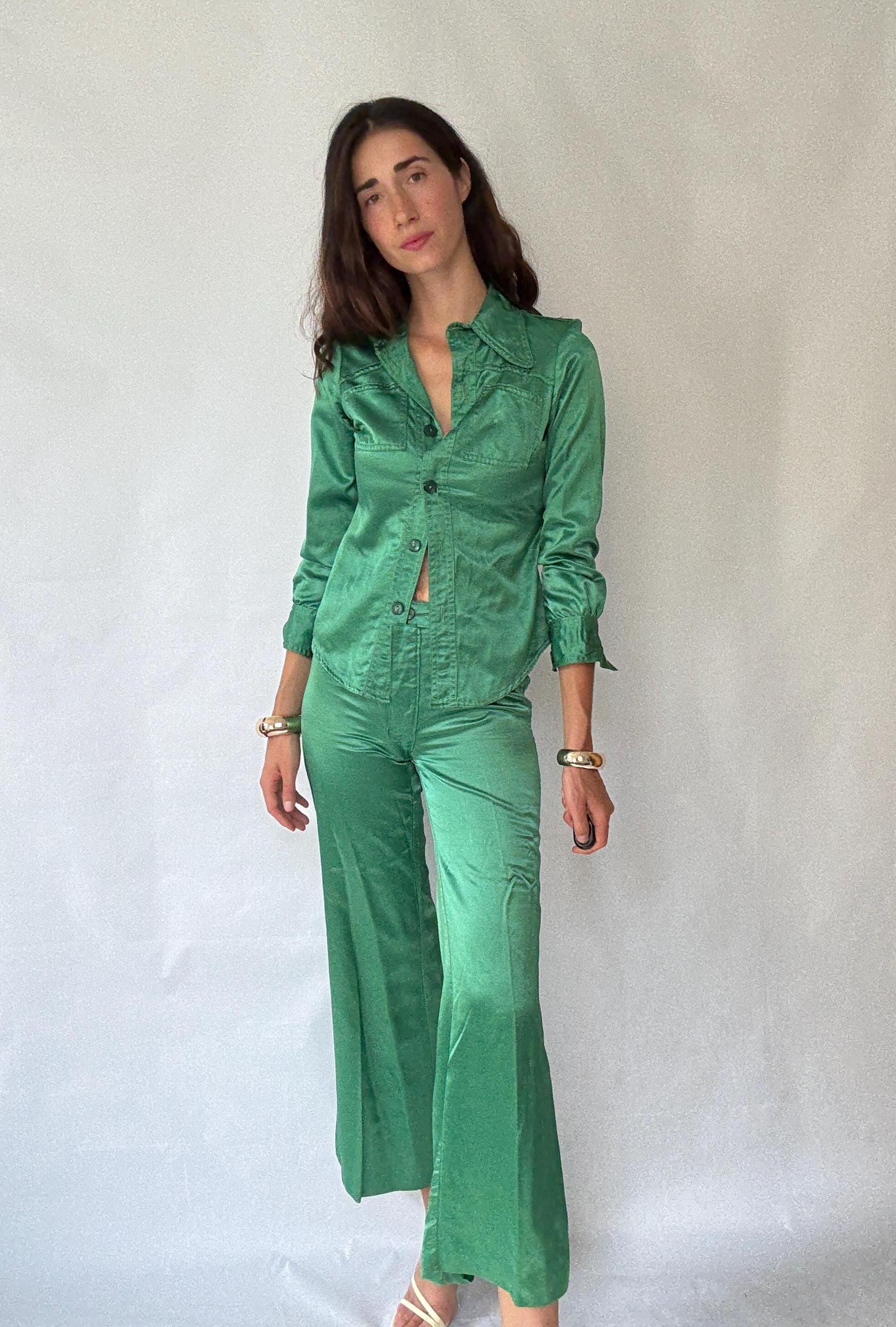 Vintage-inspired handmade green blouse and pant set, 100% cotton, fitted blouse button closure, retro 70s elegance, US S, casual chic