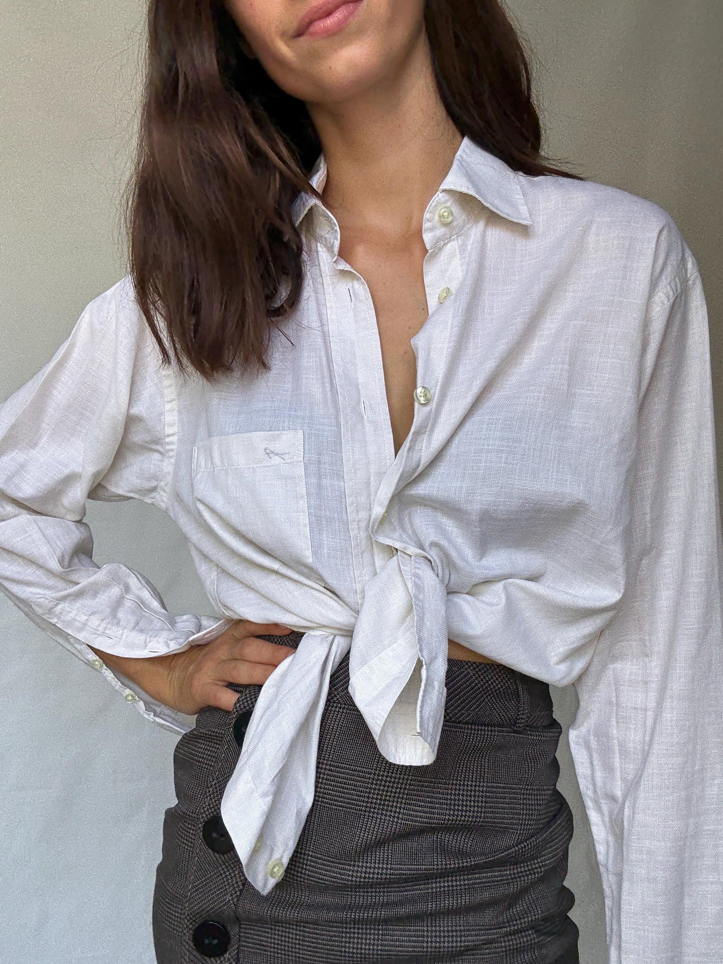 Alvo white button, up shirt, cotton feel, classic fit, button front, chest pocket detail, minimalist, US L, versatile casual or formal wear
