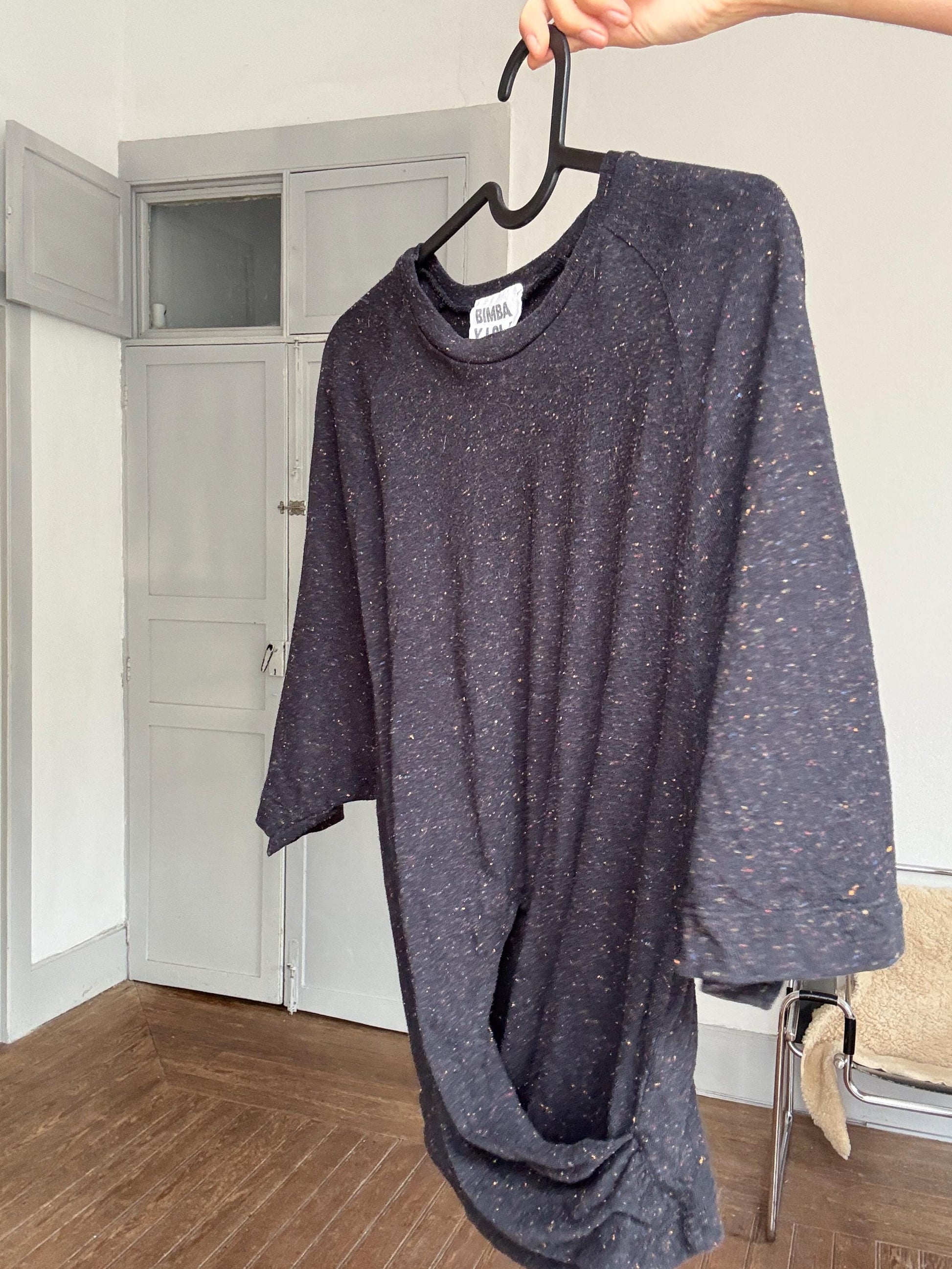 Black speckled cotton t-shirt, twist detail, casual streetwear, Rooney Mara vibe, US XS, daytime chic