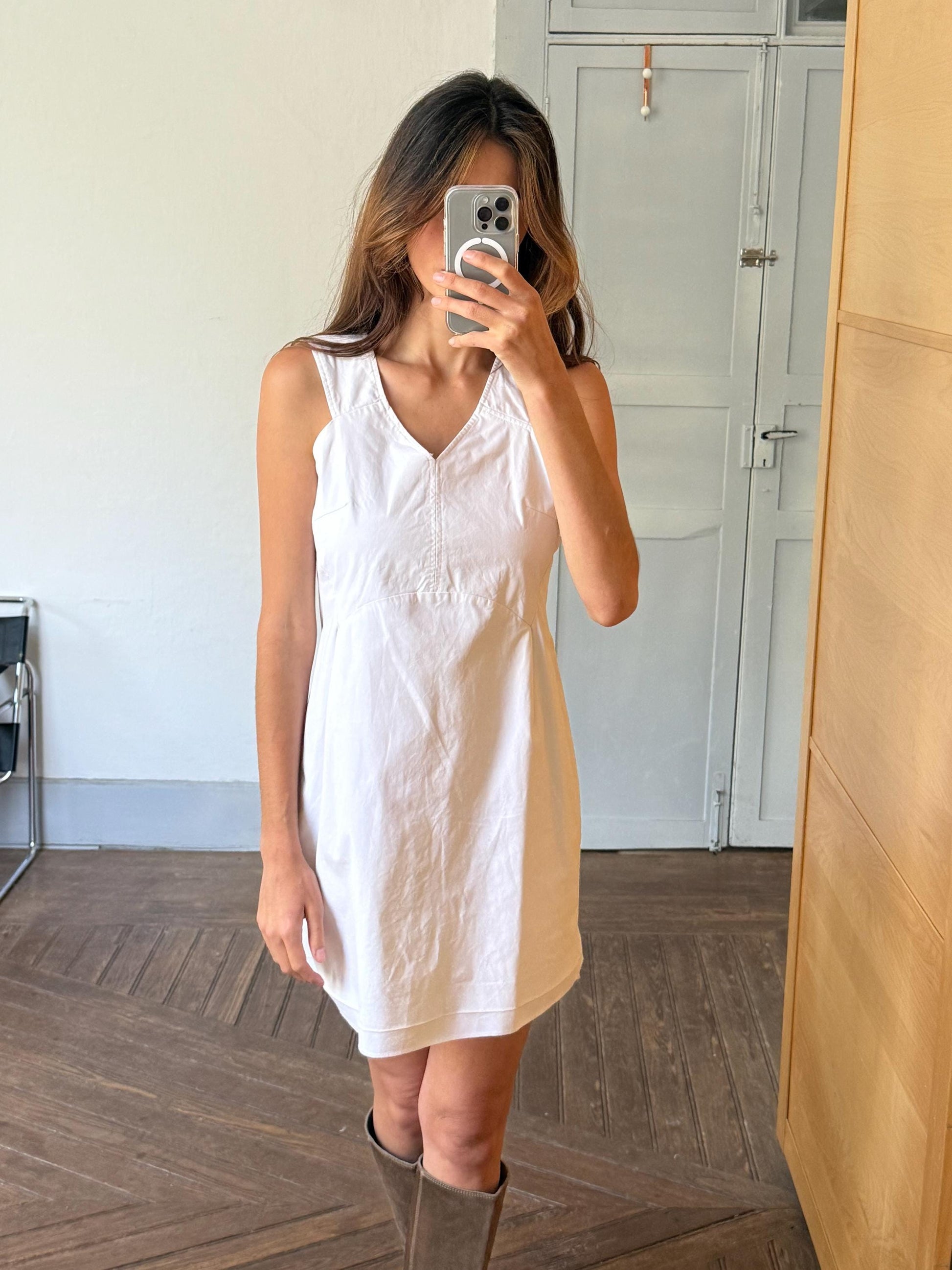 Luxe white dress, Simple and elegant fitted silhouette, preppy Victoria Beckham aesthetic, US M, spanish designer label evening wear