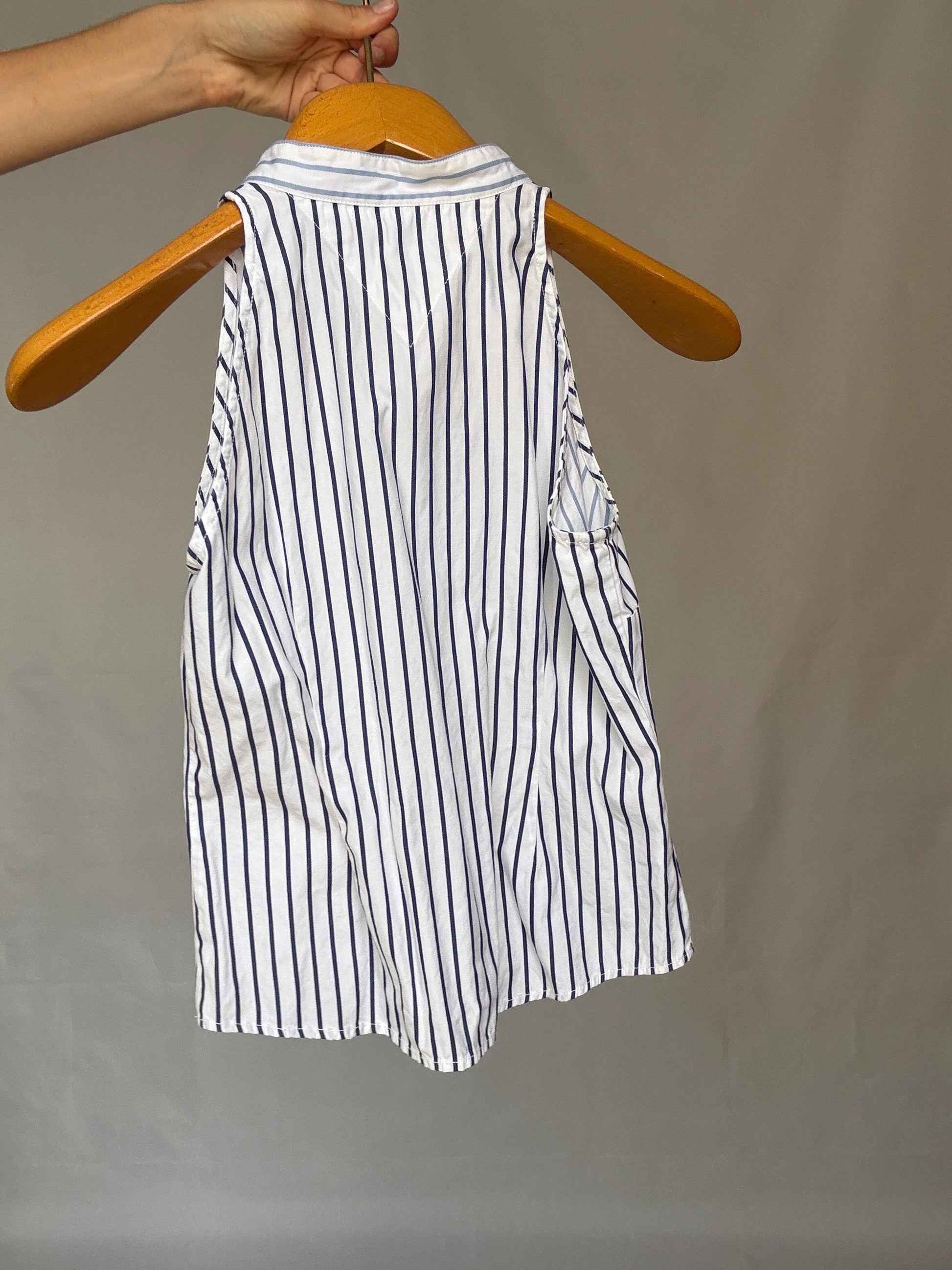Tommy Hilfiger striped sleeveless button up shirt S / US6 – 100% cotton luxury preppy nautical summer blouse top