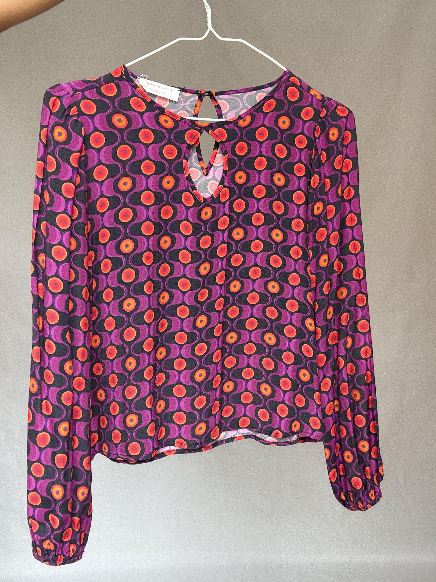 Vintage 70s style psychedelic print blouse with keyhole neckline – retro mod statement top size M