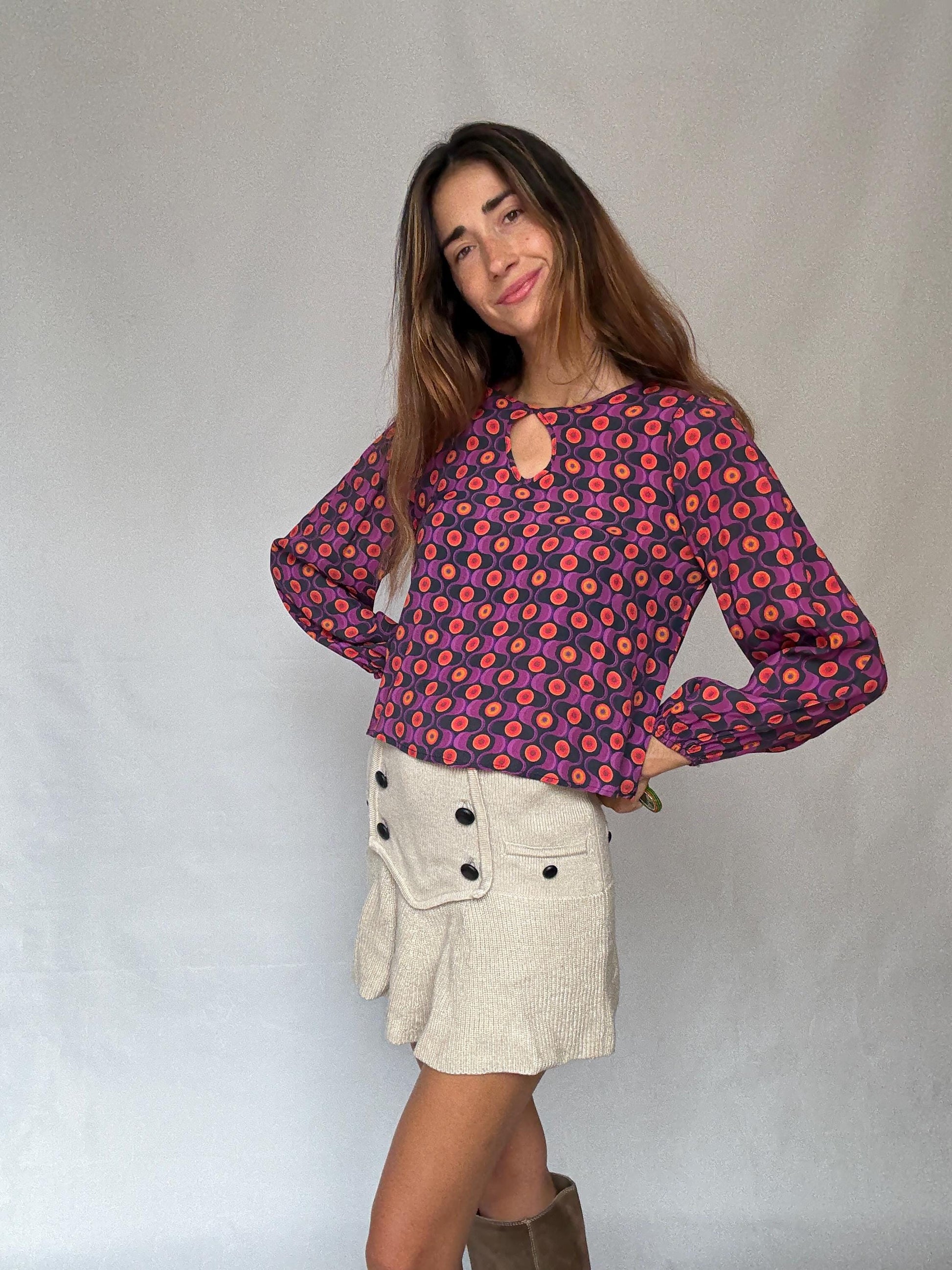 Vintage 70s style psychedelic print blouse with keyhole neckline – retro mod statement top size M