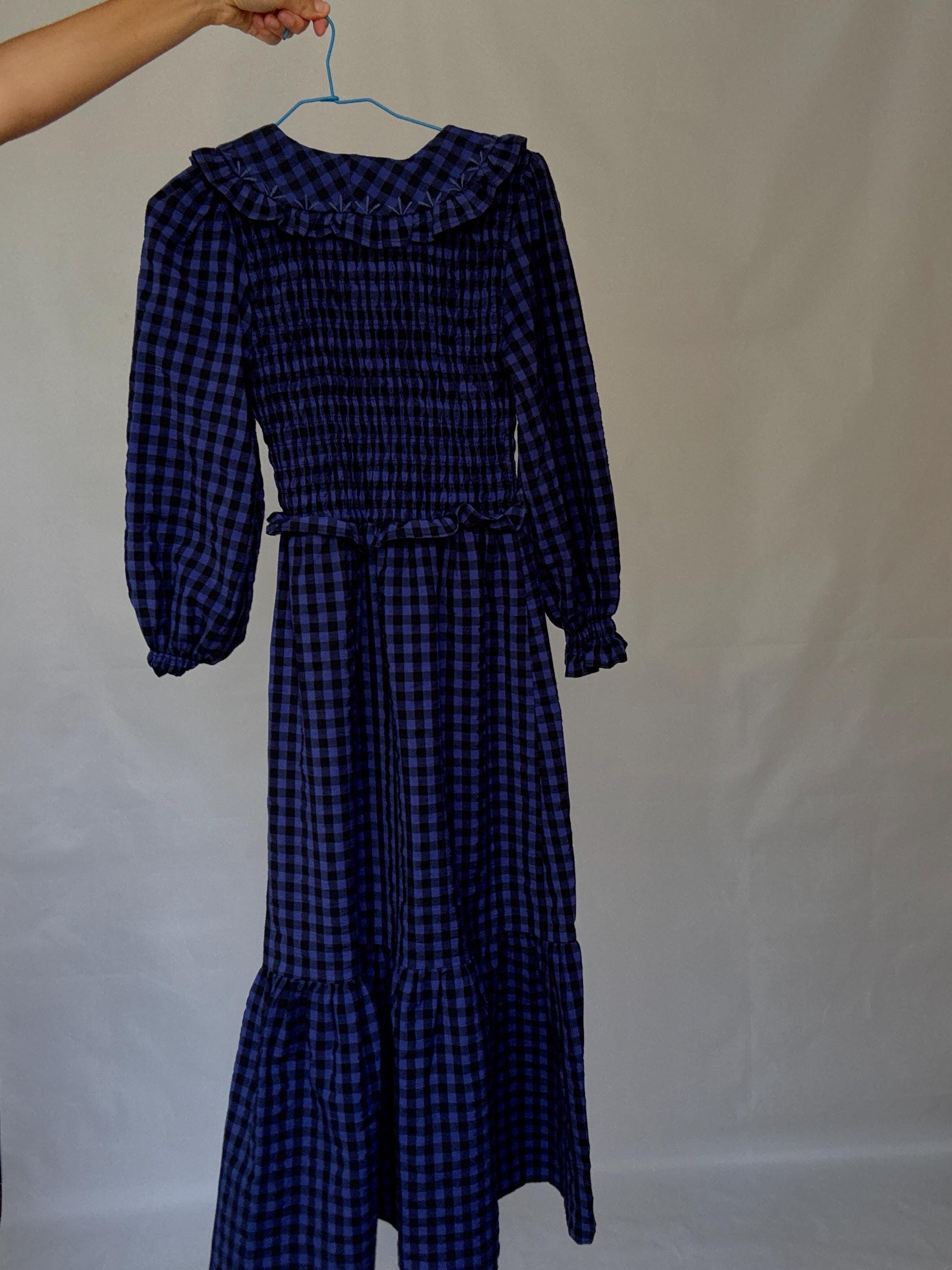 Vintage gingham cotton blend maxi dress with shirred waist and statement collar – navy cottagecore check prairie look US XS