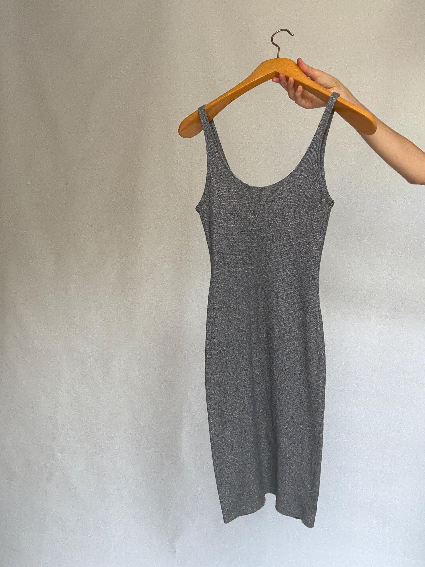 Dark gray sleeveless dress, metallic feel, form, fitting silhouette, round neckline, sparkly knit texture, y2k vibe, US XS, party evening