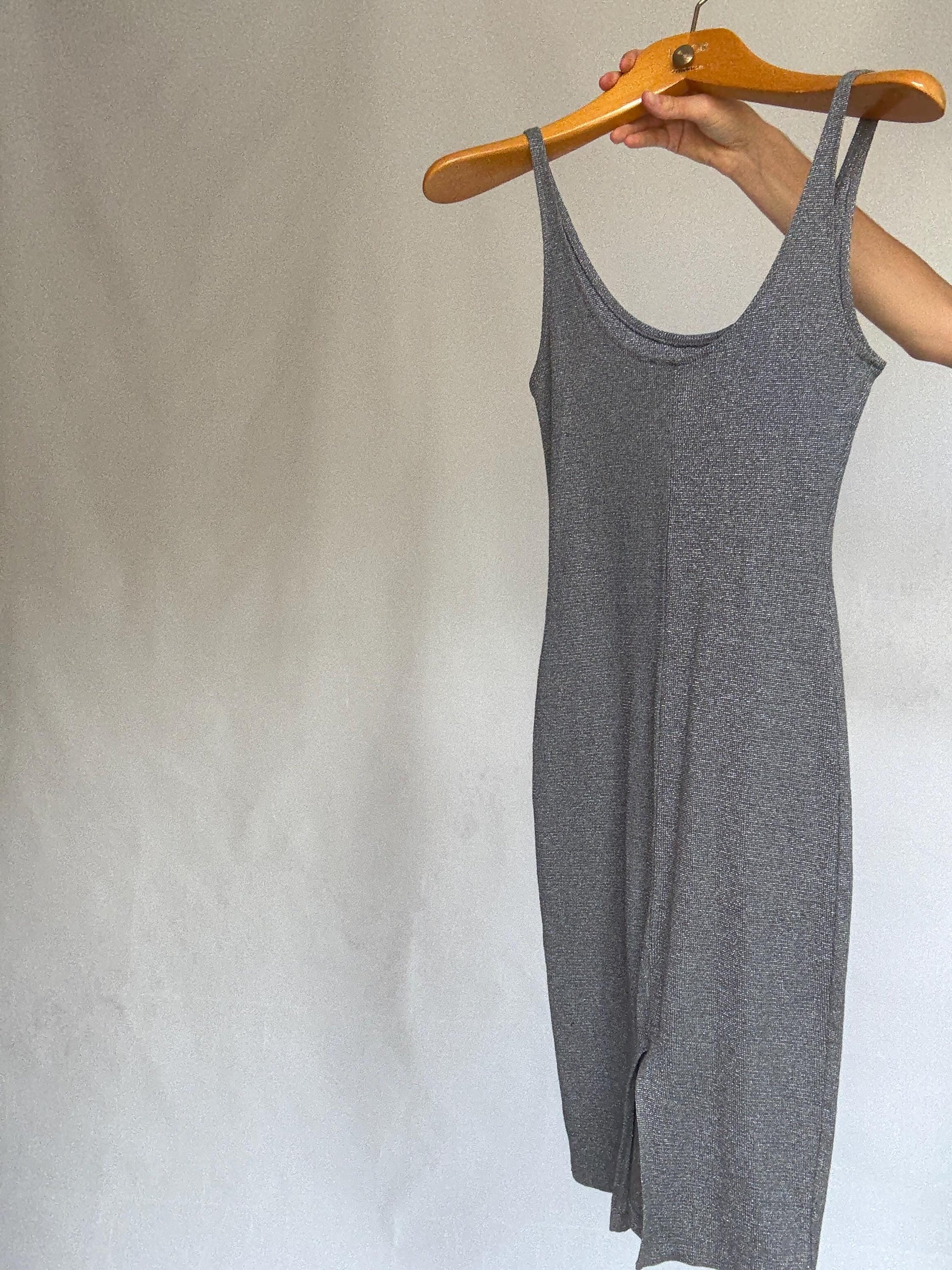 Dark gray sleeveless dress, metallic feel, form, fitting silhouette, round neckline, sparkly knit texture, y2k vibe, US XS, party evening