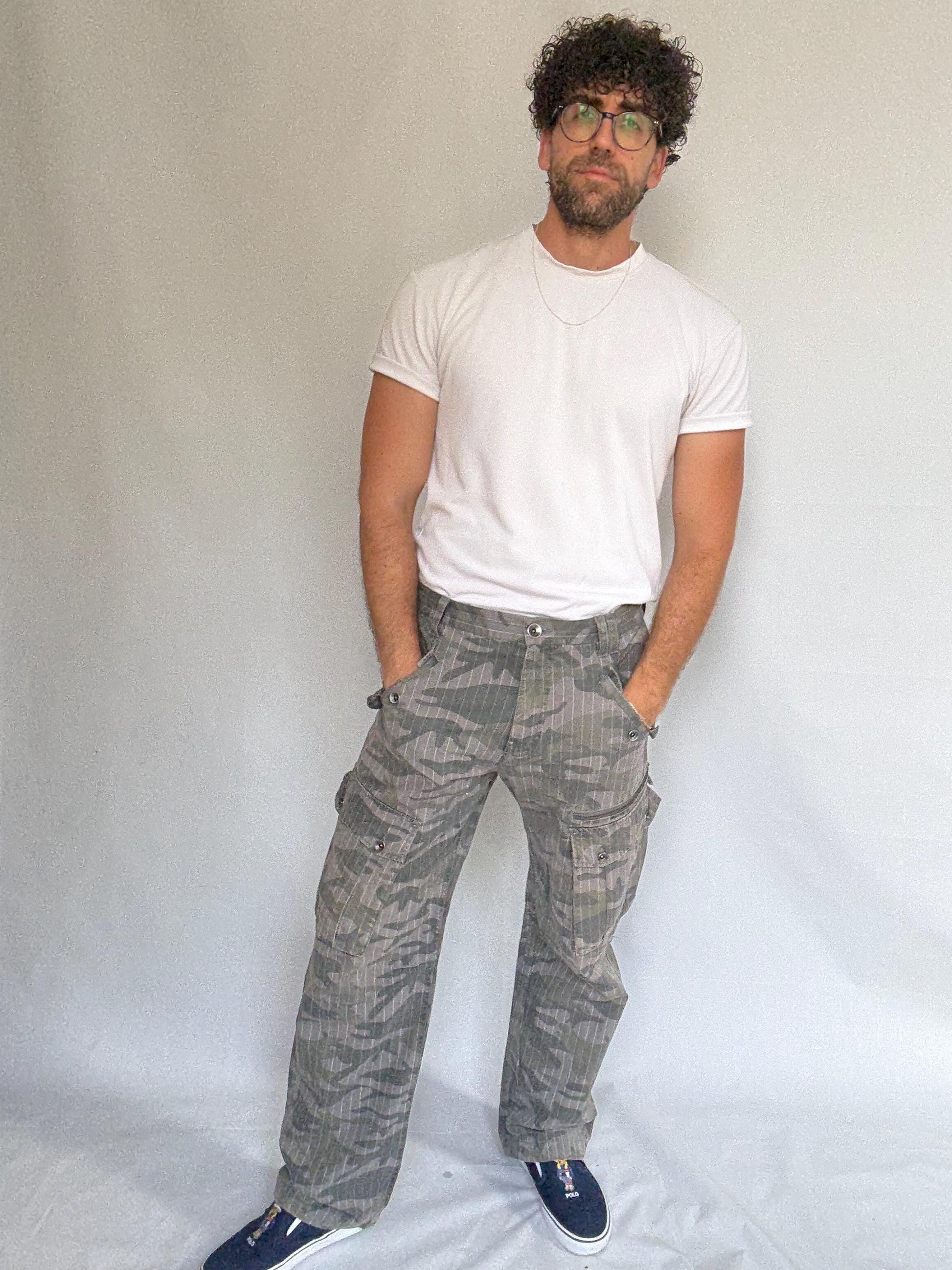 Vintage gray camo cargo pants, 100% cotton, relaxed fit, zipper closure, camouflage with pinstripe detail, streetwear, US L, outdoor casual