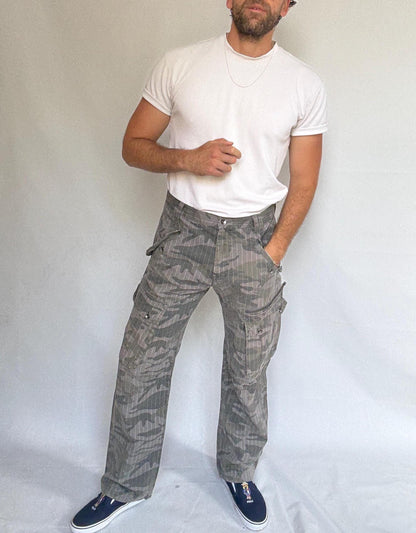 Vintage Gray Camo Cargo Pants — detail