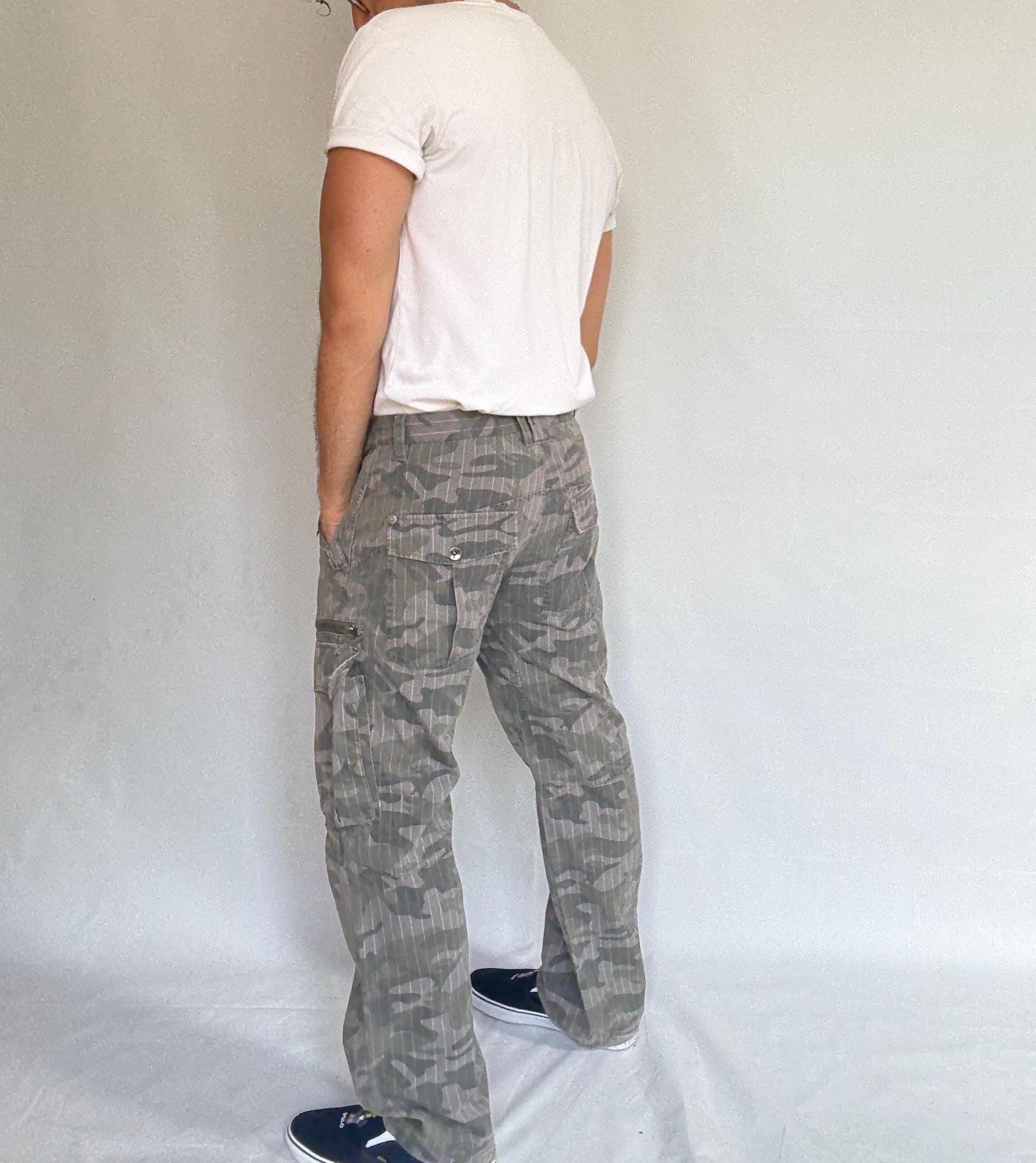 Vintage gray camo cargo pants, 100% cotton, relaxed fit, zipper closure, camouflage with pinstripe detail, streetwear, US L, outdoor casual