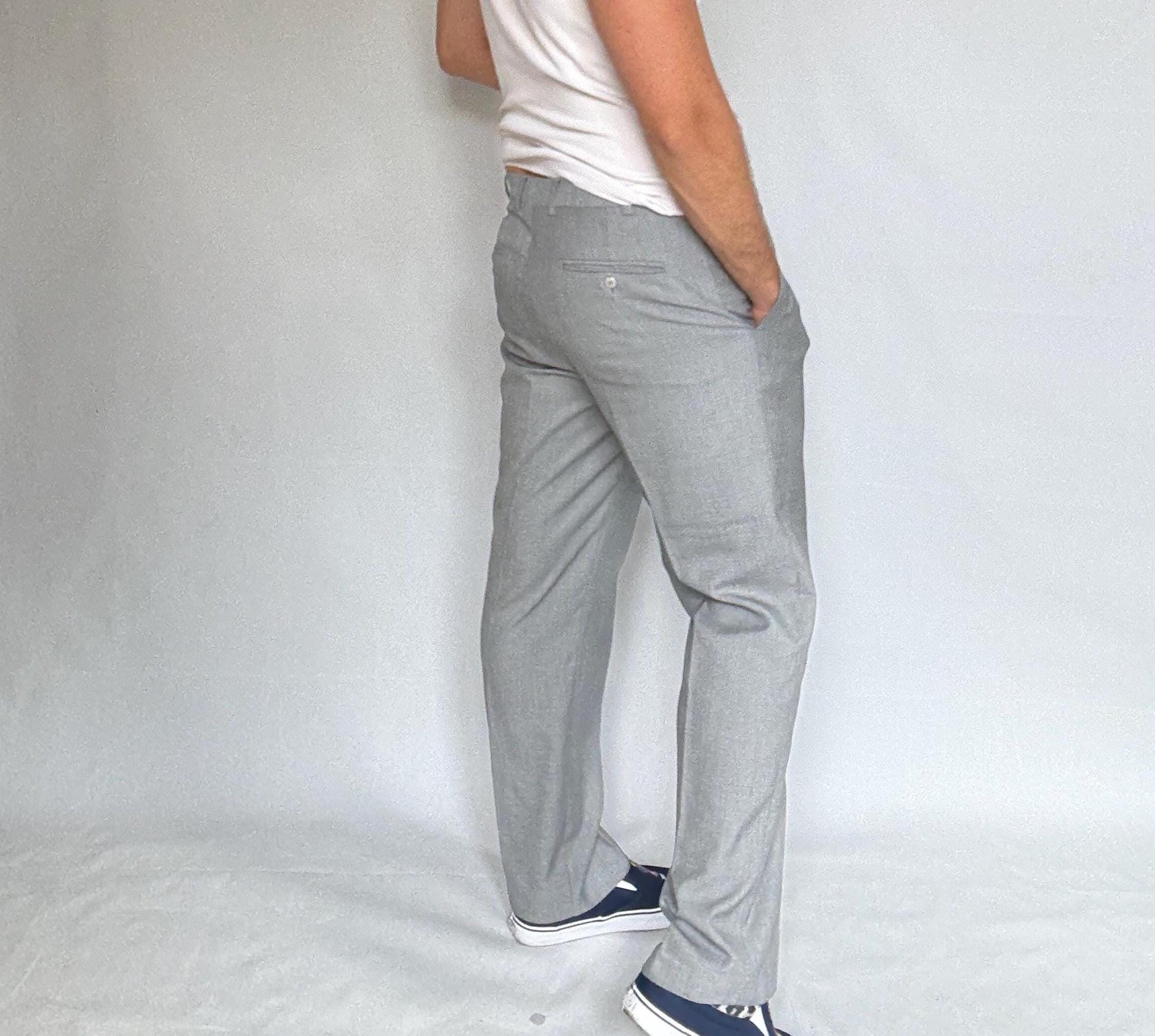 Grey trousers, wool blend, straight fit, button and zip closure, pleated front, vintage, US L, office casual, Damaged in inside pocket