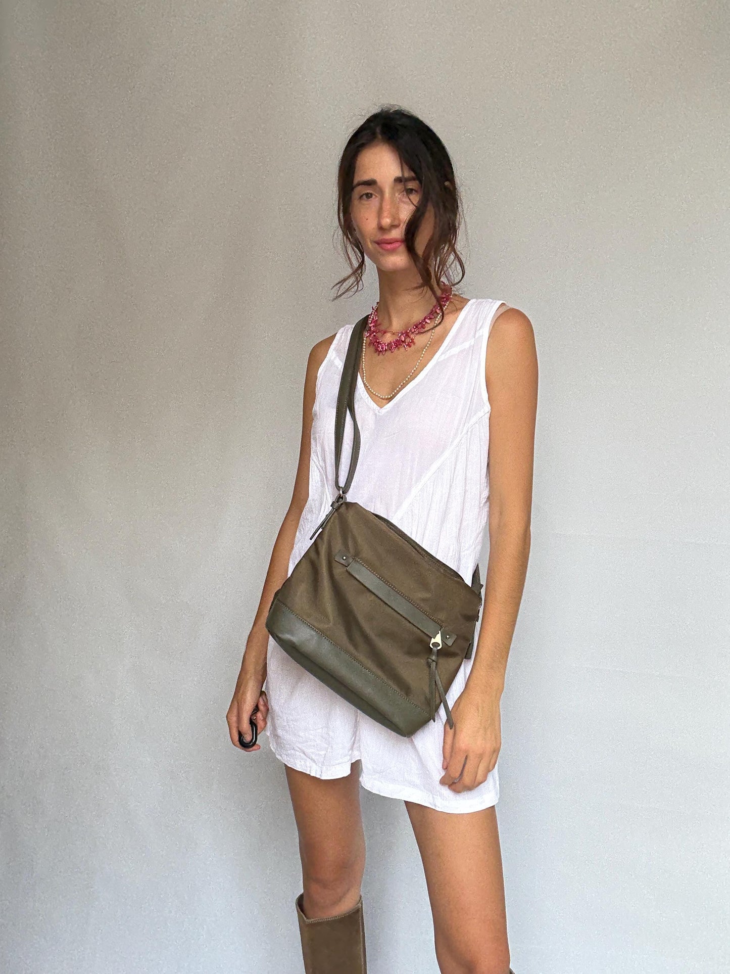 Spanish design moss green shoulder bag, zippered compartments, streetwear urban style, casual crossbody bag, Everyday shoulder bag