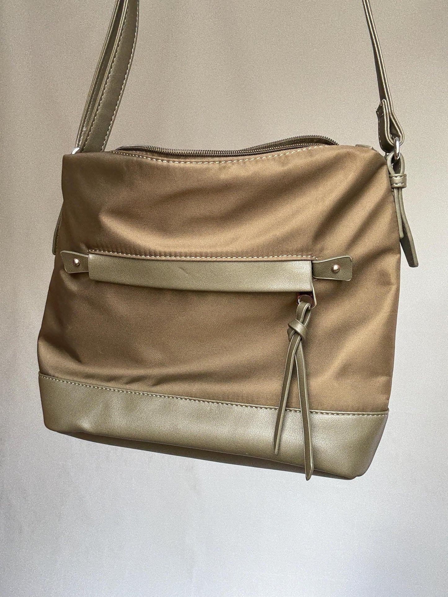 Spanish design moss green shoulder bag, zippered compartments, streetwear urban style, casual crossbody bag, Everyday shoulder bag