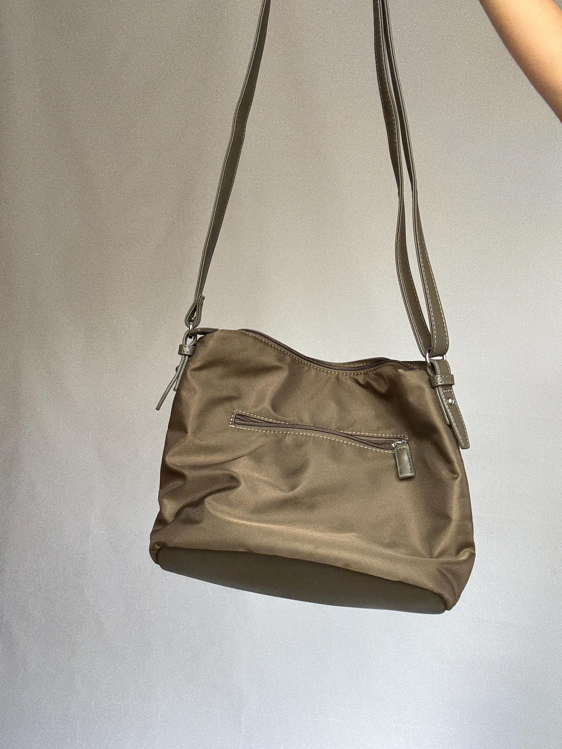 Spanish design moss green shoulder bag, zippered compartments, streetwear urban style, casual crossbody bag, Everyday shoulder bag