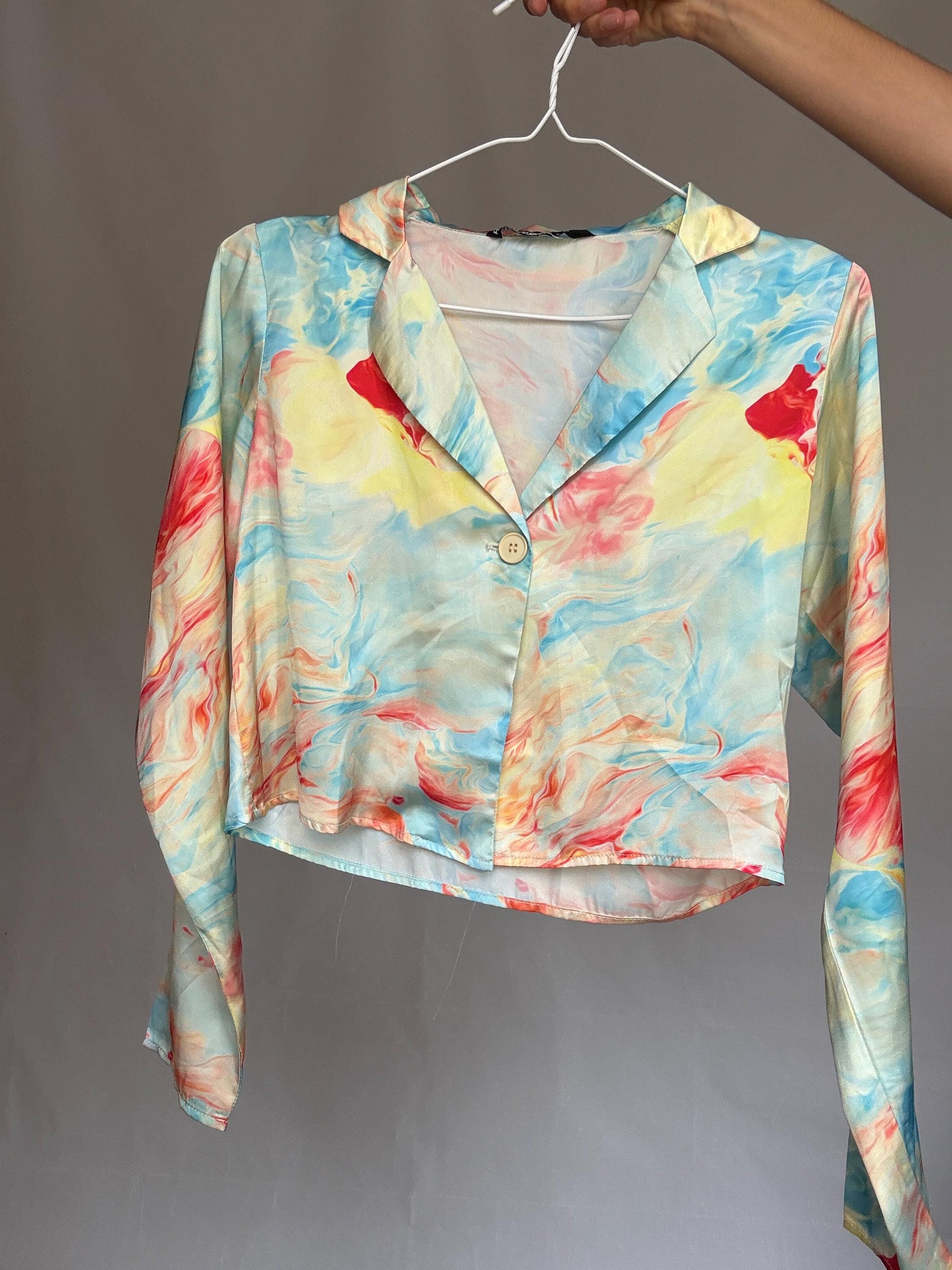 Multicolored cropped shirt,slim fit, button closure, groovy print, y2k ali macgraw, US XS, streetwear vibe