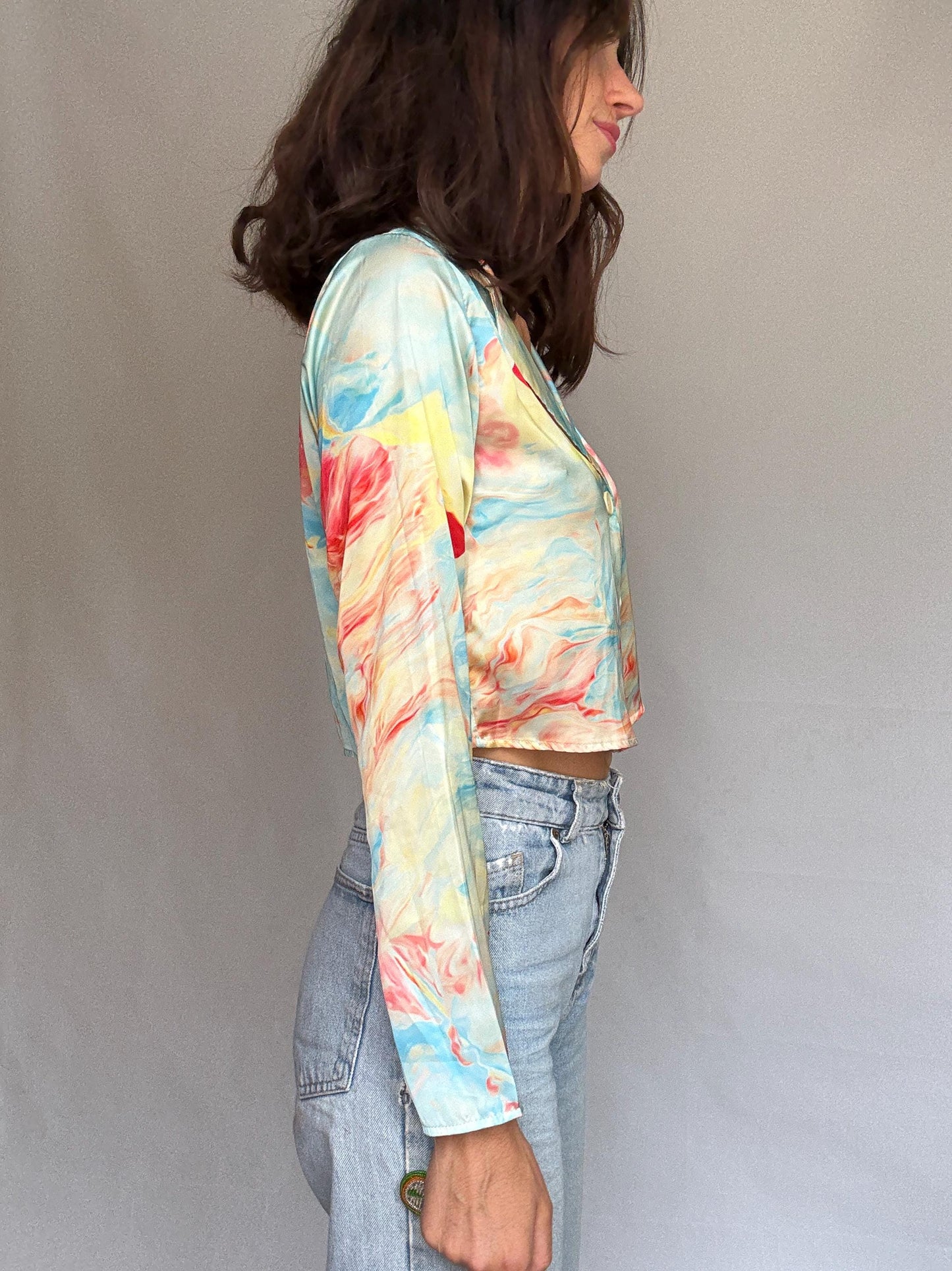 Multicolored cropped shirt,slim fit, button closure, groovy print, y2k ali macgraw, US XS, streetwear vibe
