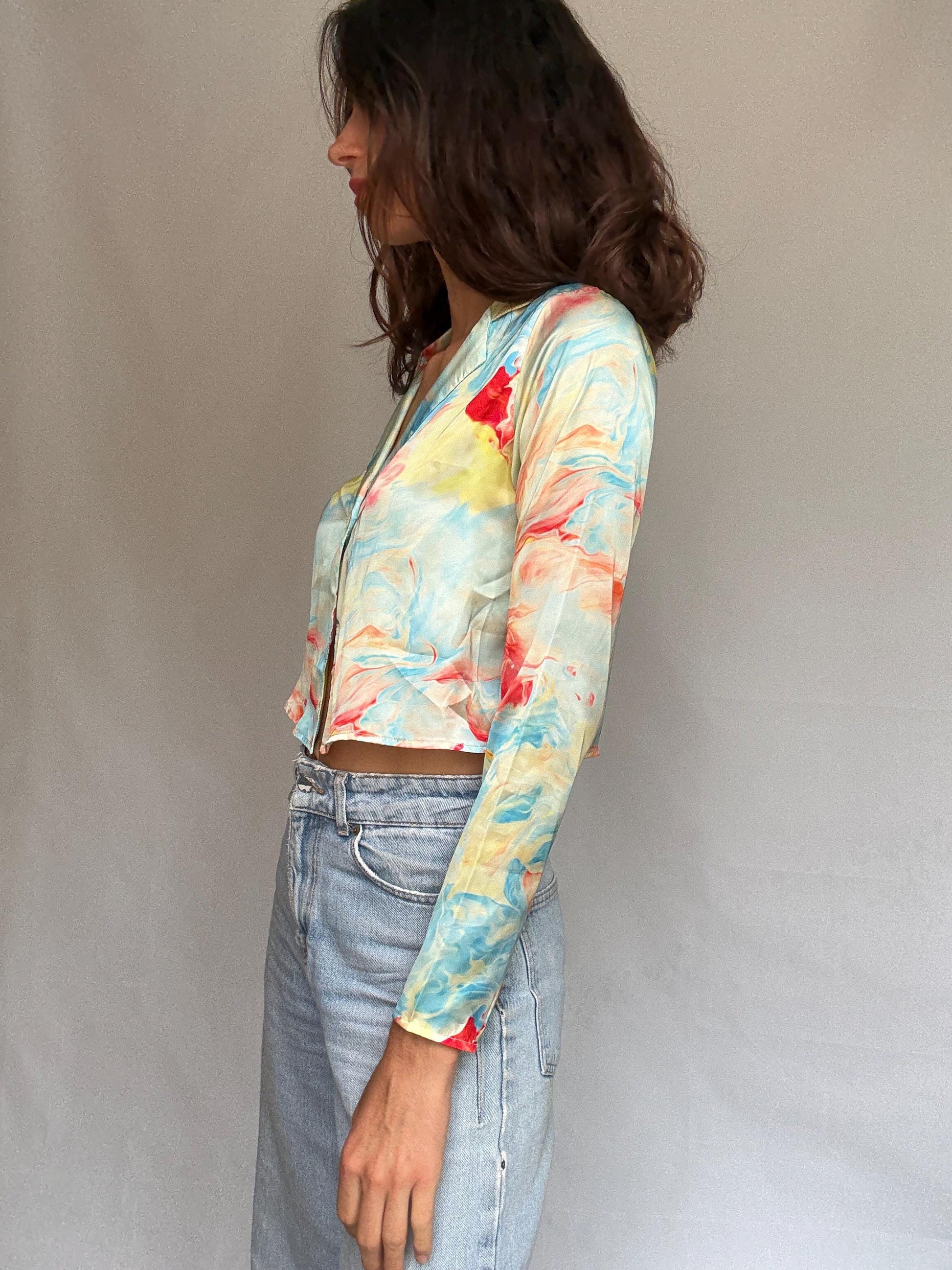 Multicolored cropped shirt,slim fit, button closure, groovy print, y2k ali macgraw, US XS, streetwear vibe
