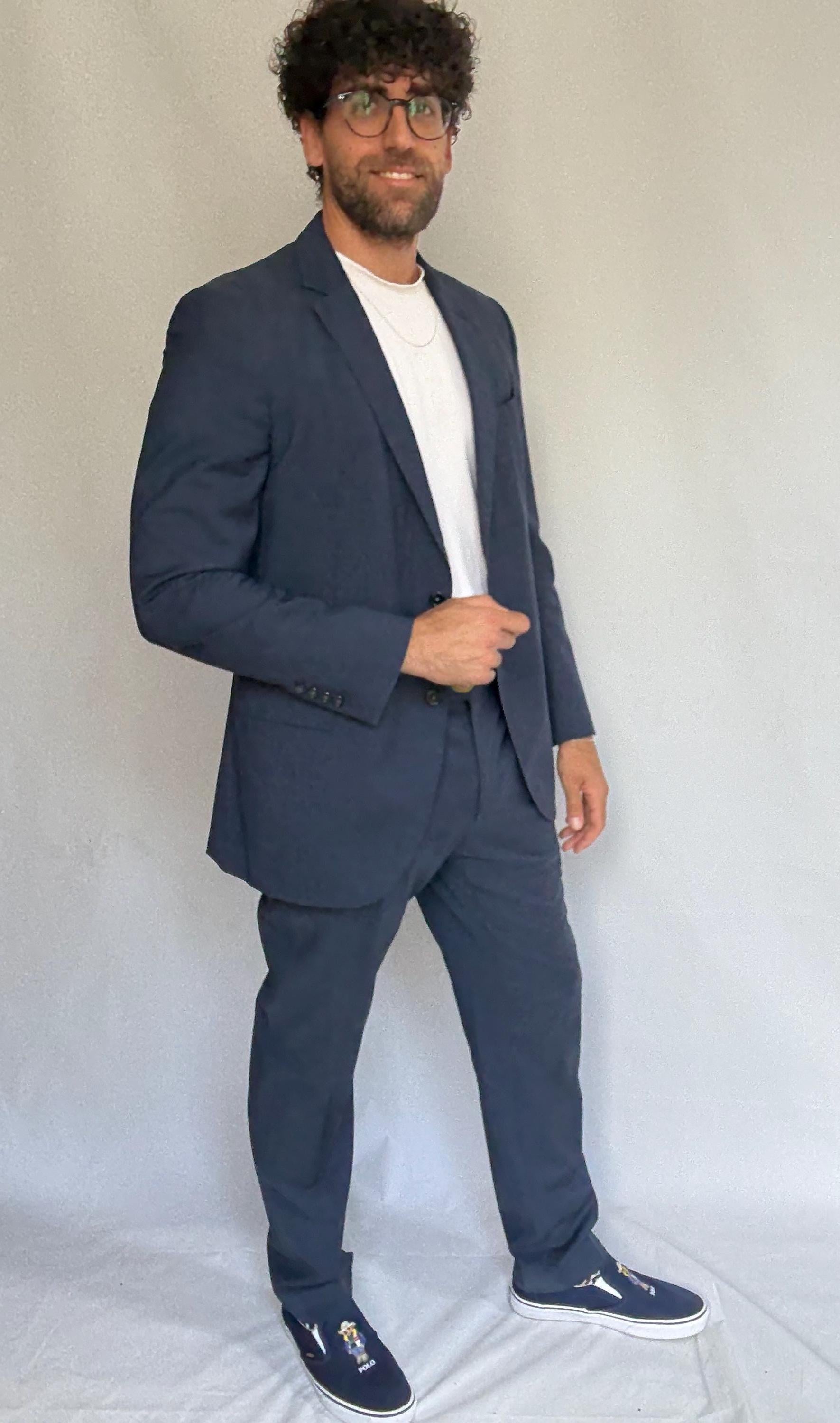 Purificacion Garcia dark blue men suit, pure new wool, tailored fit, 3 inside pockets, elegant formal, US XL, business or special occasion