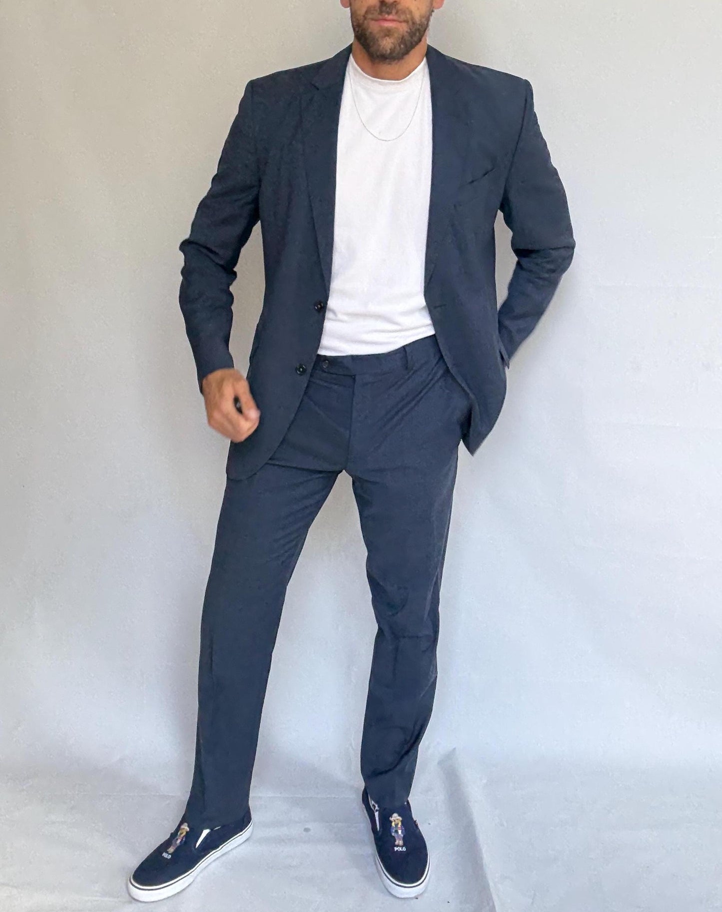 Purificacion Garcia dark blue men suit, pure new wool, tailored fit, 3 inside pockets, elegant formal, US XL, business or special occasion