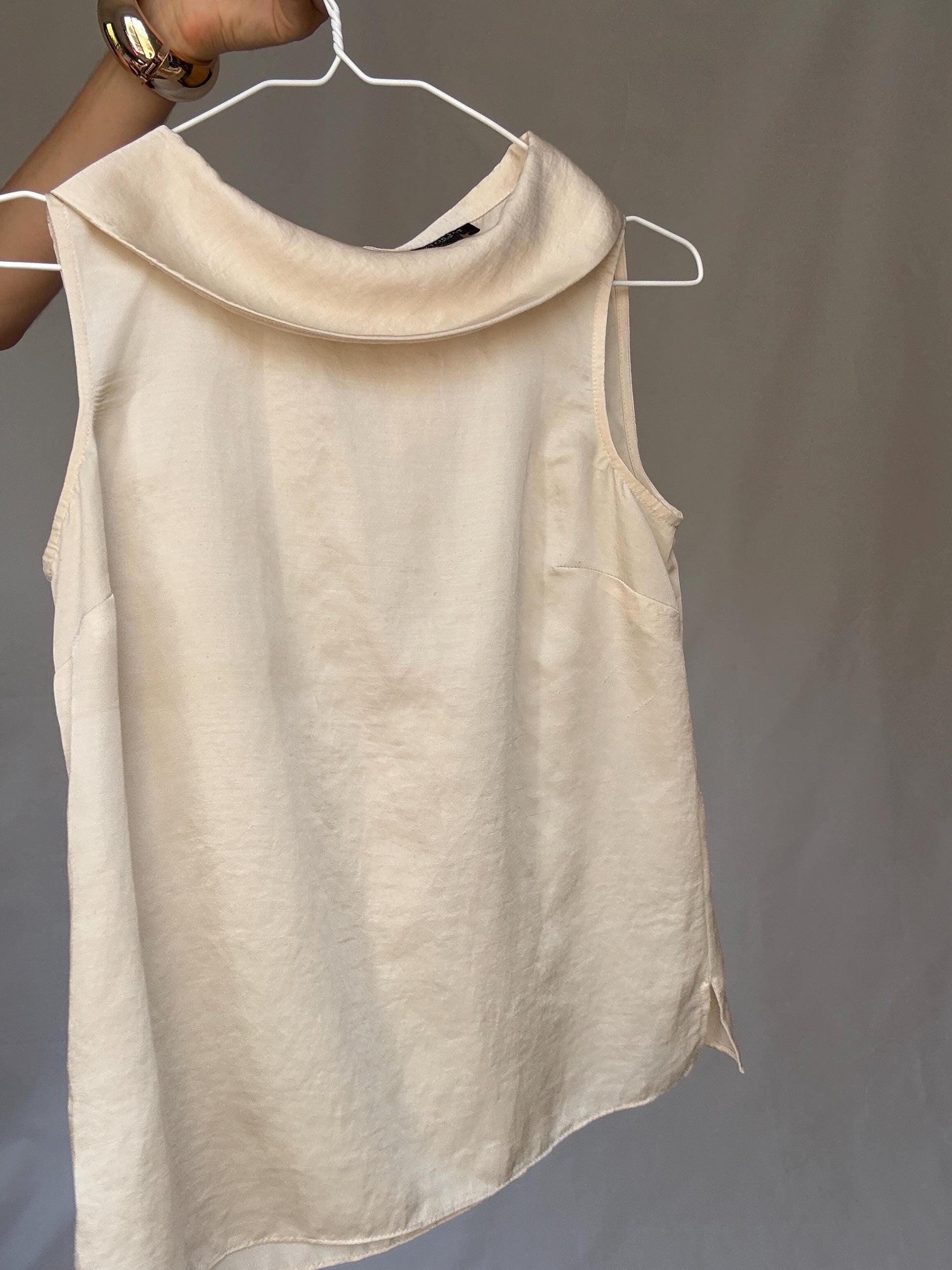 Luxe Talbots Petites cream sleeveless blouse, Elegant off-white satin feel top, Preppy neckline eggshell feminine camisole, size US 4P