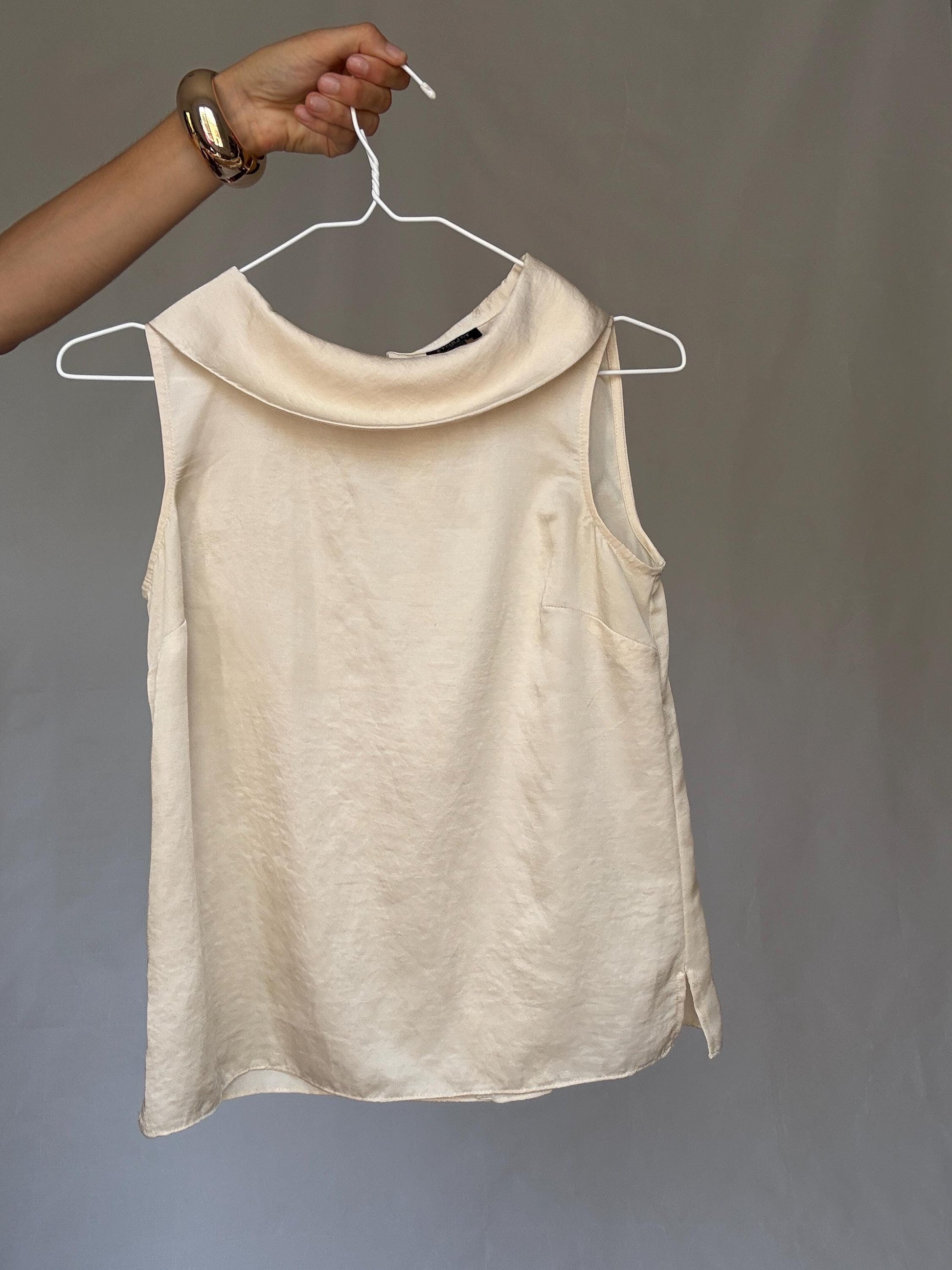 Luxe Talbots Petites cream sleeveless blouse, Elegant off-white satin feel top, Preppy neckline eggshell feminine camisole, size US 4P
