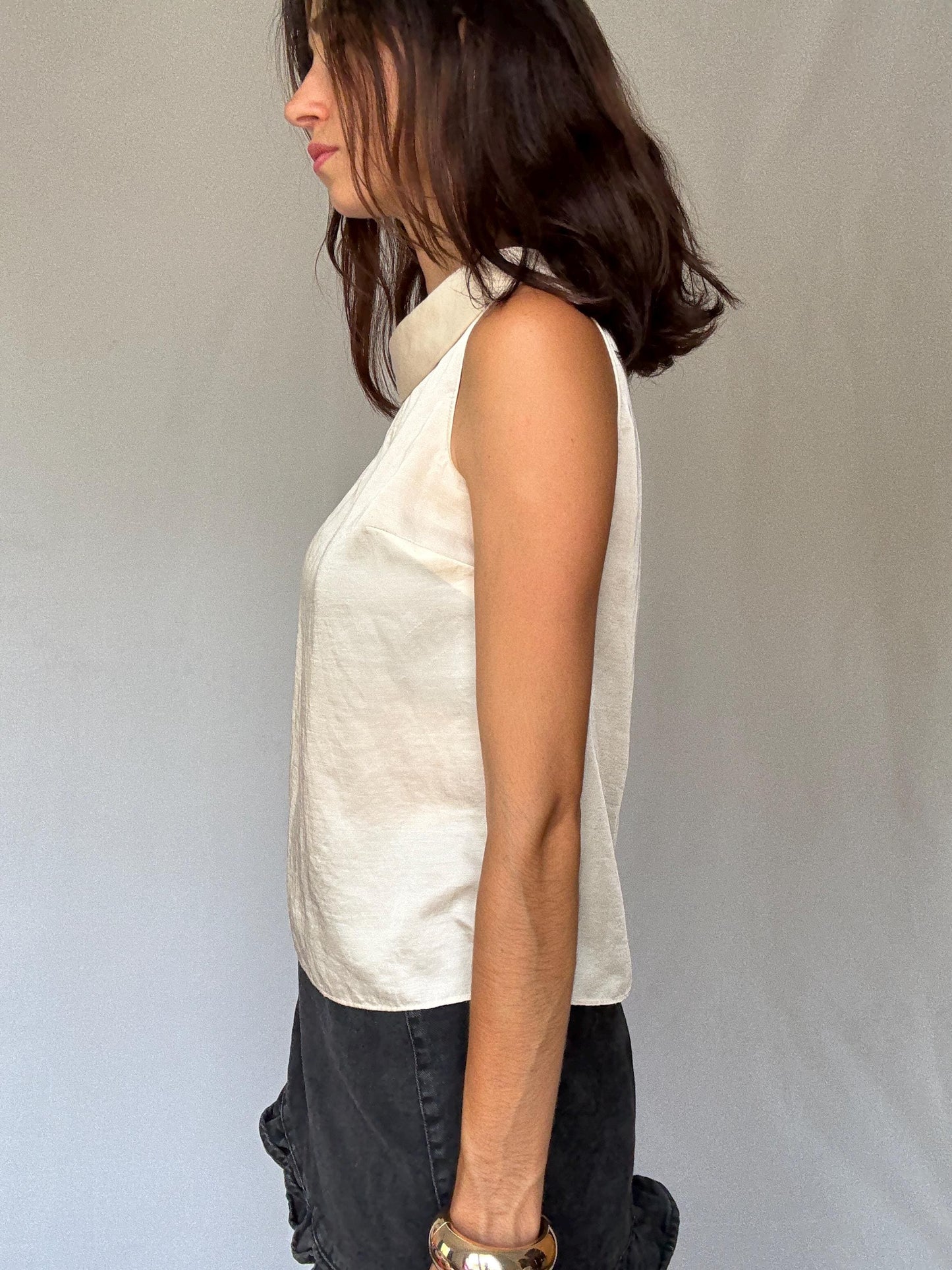 Luxe Talbots Petites cream sleeveless blouse, Elegant off-white satin feel top, Preppy neckline eggshell feminine camisole, size US 4P