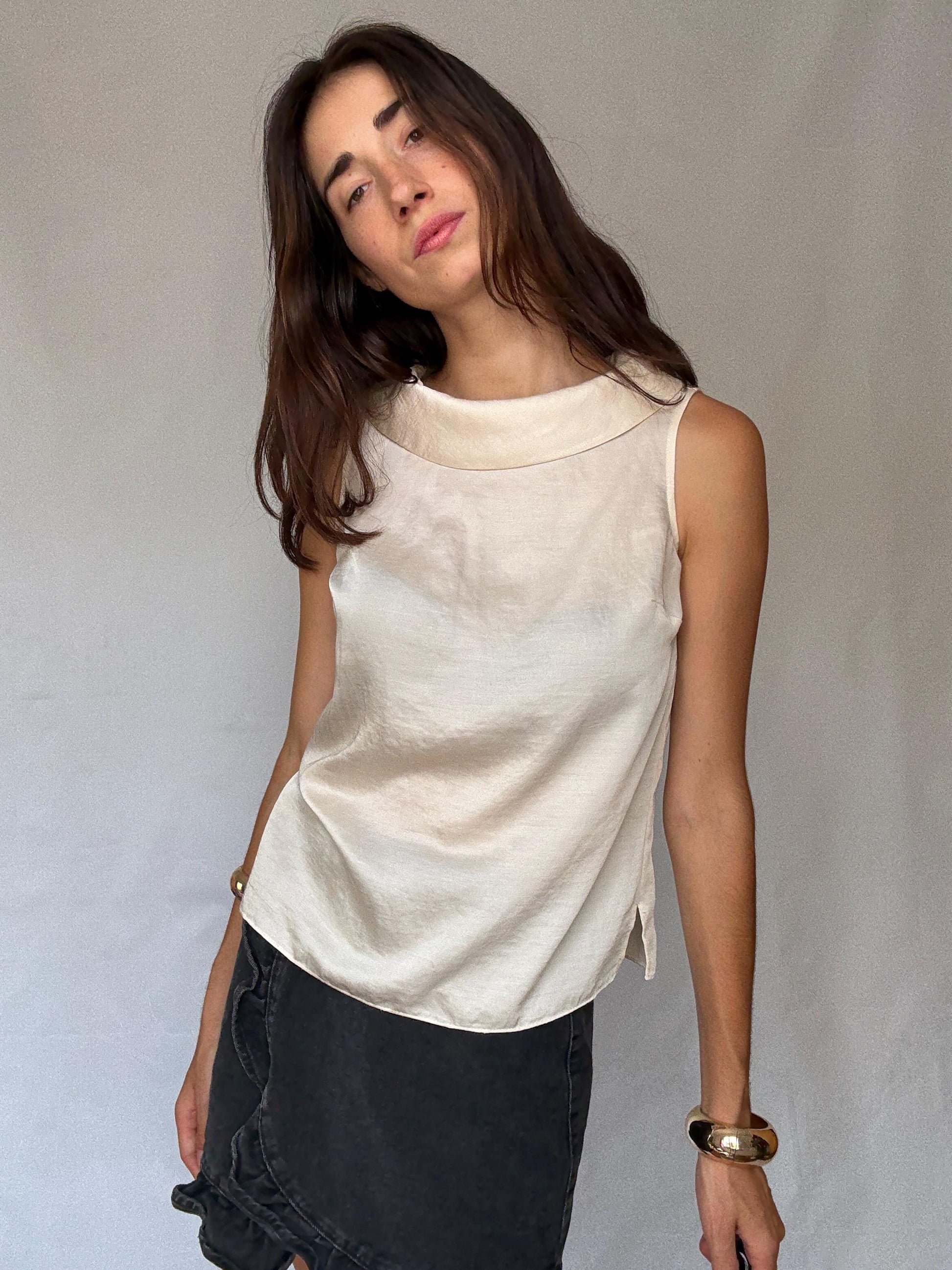 Luxe Talbots Petites cream sleeveless blouse, Elegant off-white satin feel top, Preppy neckline eggshell feminine camisole, size US 4P