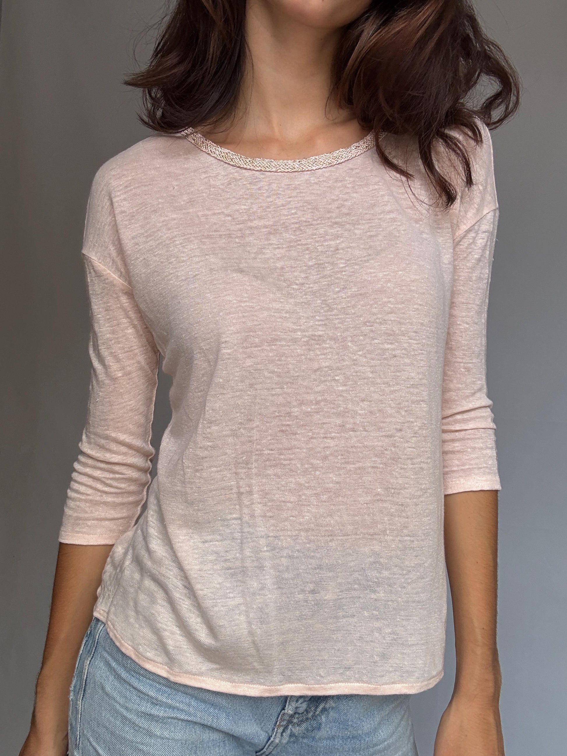 Massimo Dutti light pink shirt with a lovely gold thread neckline, light academia, US L, casual chic t-shirt