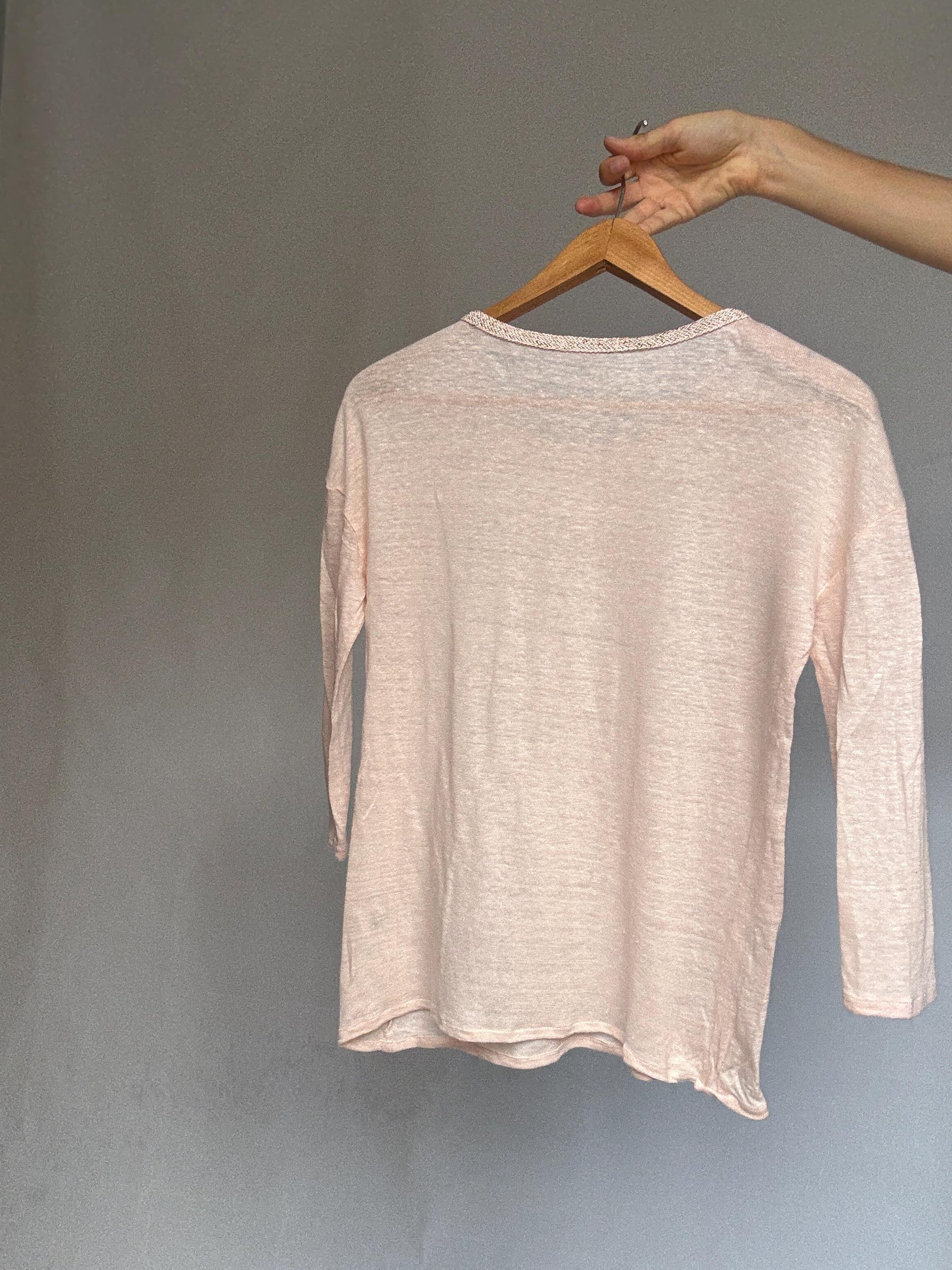 Massimo Dutti light pink shirt with a lovely gold thread neckline, light academia, US L, casual chic t-shirt