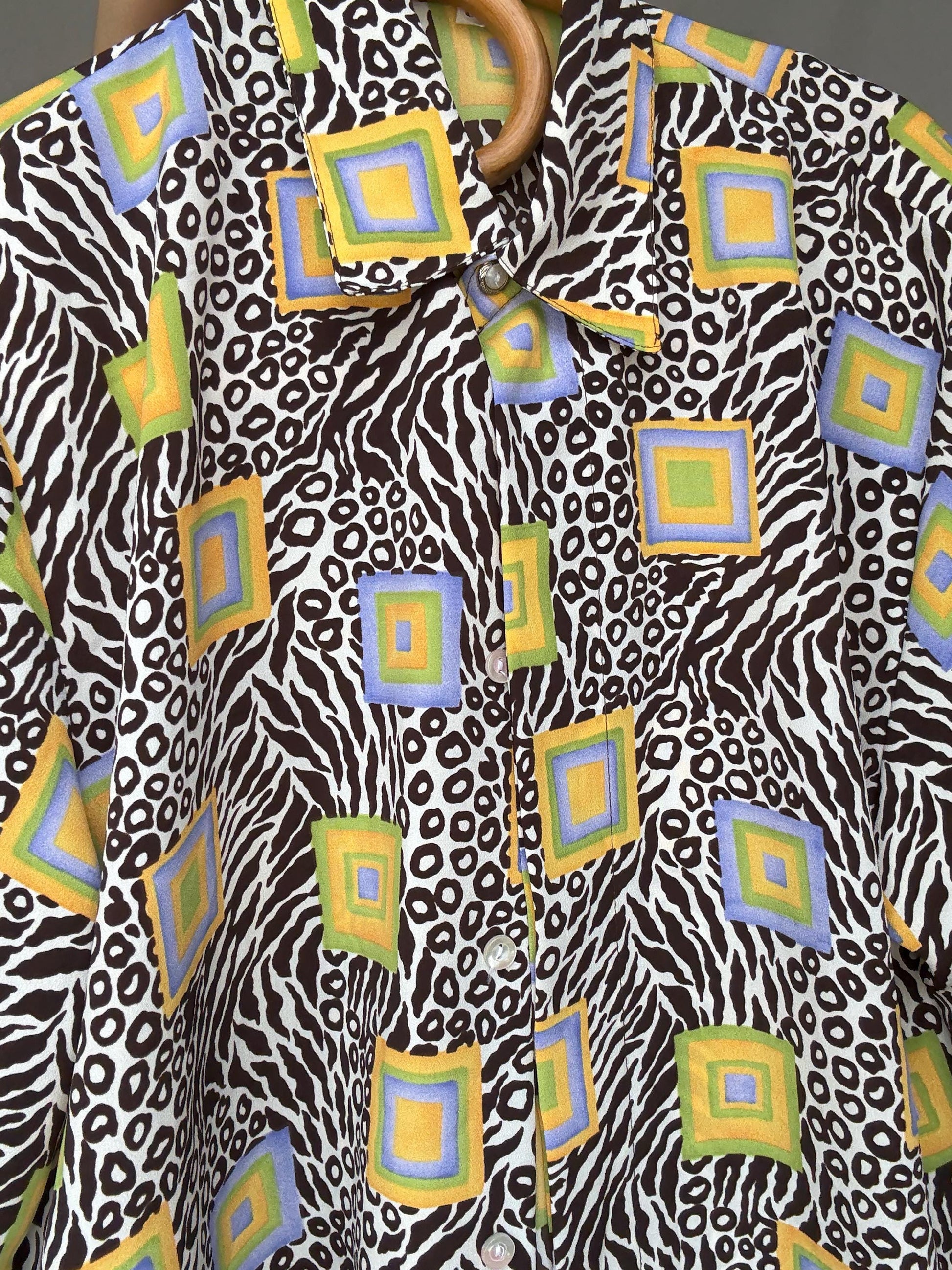 Retro 70s Vintage Blouse with Geometric Animal Print Style M - Bohemian Chic Inspired - summery blouse, very flowy, abstract print