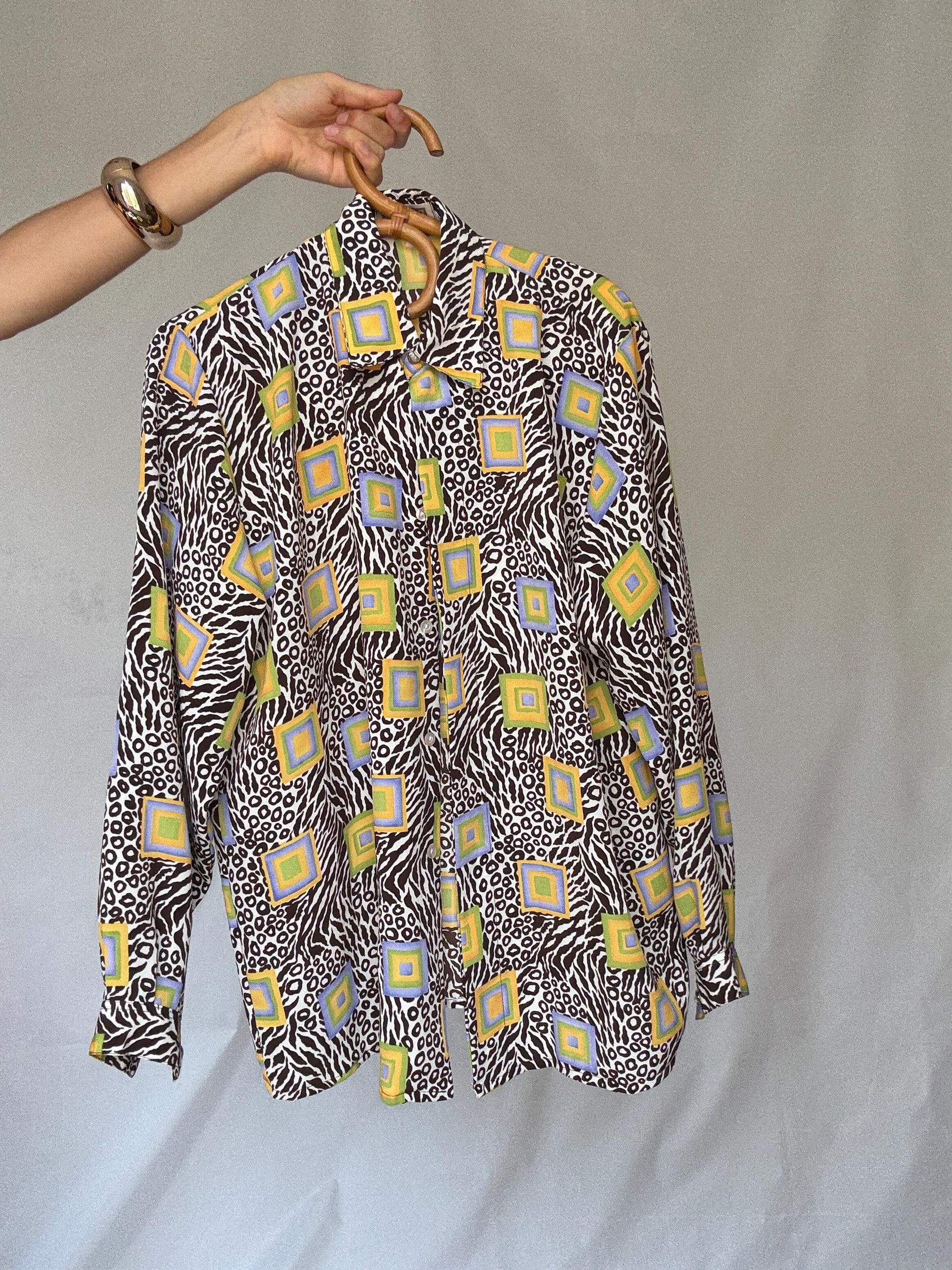 Retro 70s Vintage Blouse with Geometric Animal Print Style M - Bohemian Chic Inspired - summery blouse, very flowy, abstract print