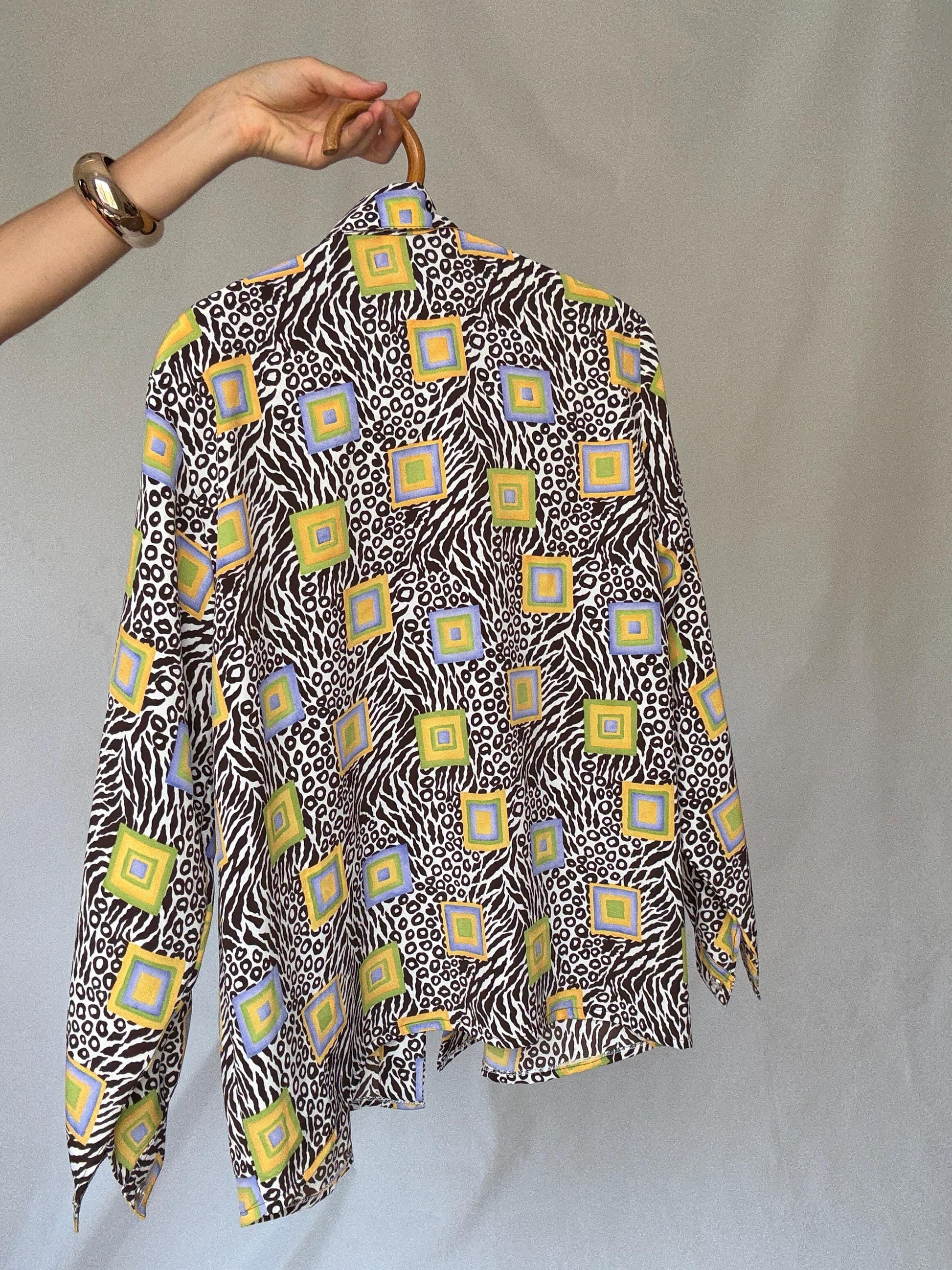 Retro 70s Vintage Blouse with Geometric Animal Print Style M - Bohemian Chic Inspired - summery blouse, very flowy, abstract print