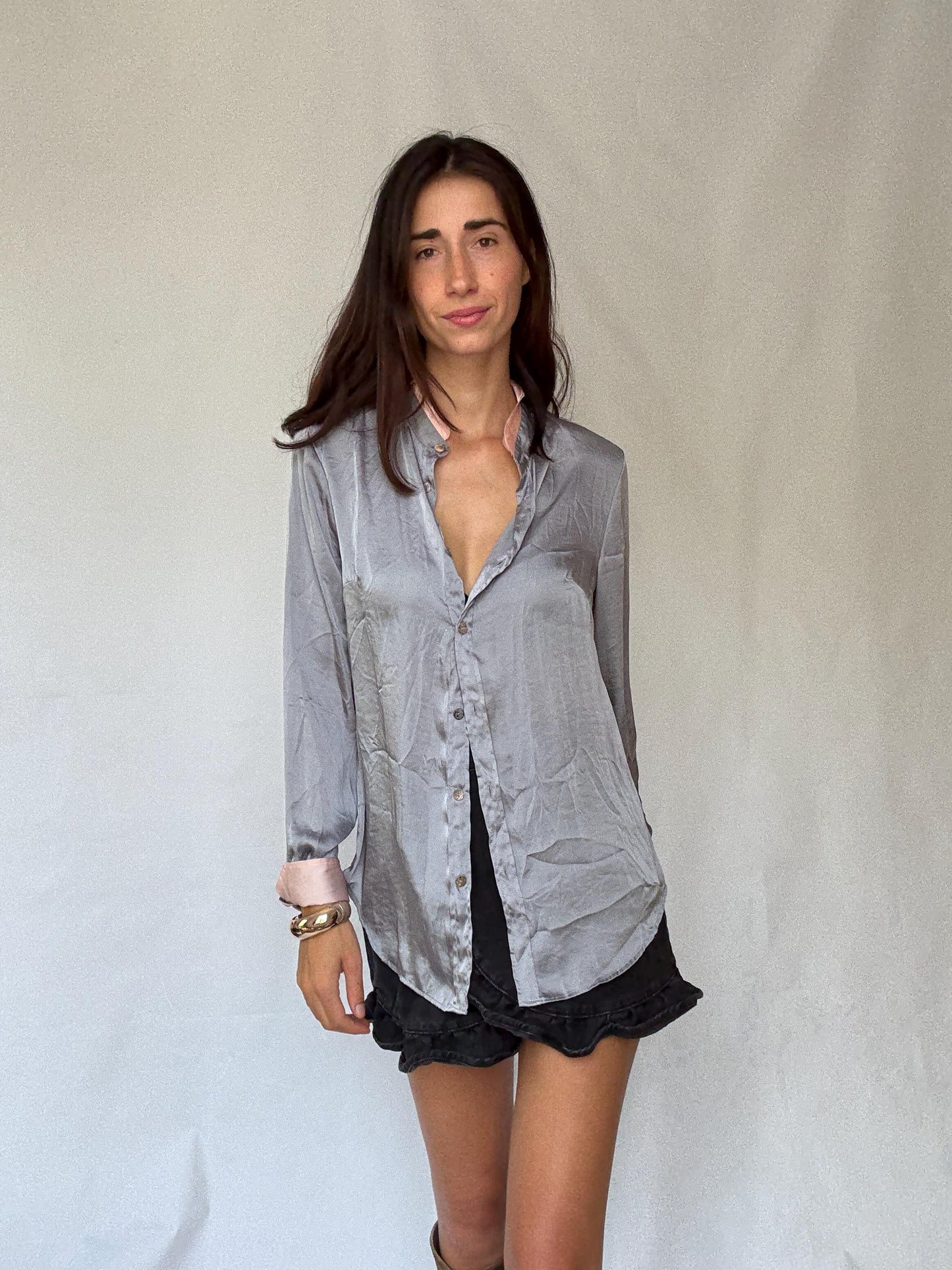 Chic United Colours of Benetton Blouse in Elegant Silver Gray with Comfortable Loose Fit Y2K Style, preppy style, comfy flowy blouse