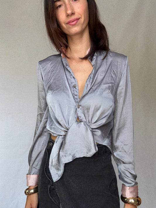 Chic United Colours of Benetton Blouse in Elegant Silver Gray with Comfortable Loose Fit Y2K Style, preppy style, comfy flowy blouse