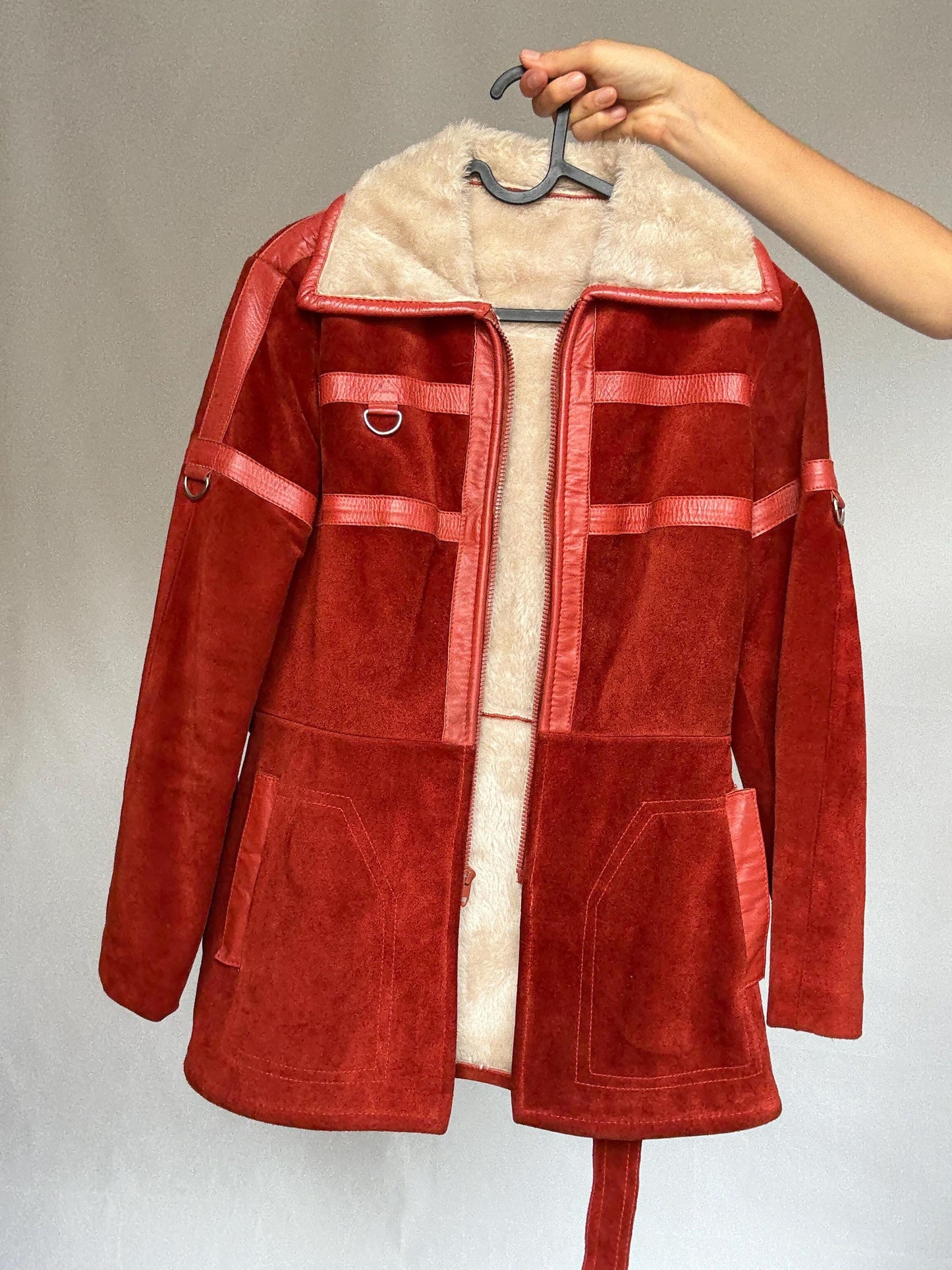 Gorgeous Suede shearling coat, wool lining, tailored fit, zip closure, waist belt, streetwear emily in paris vibe, US XS, winter city chic