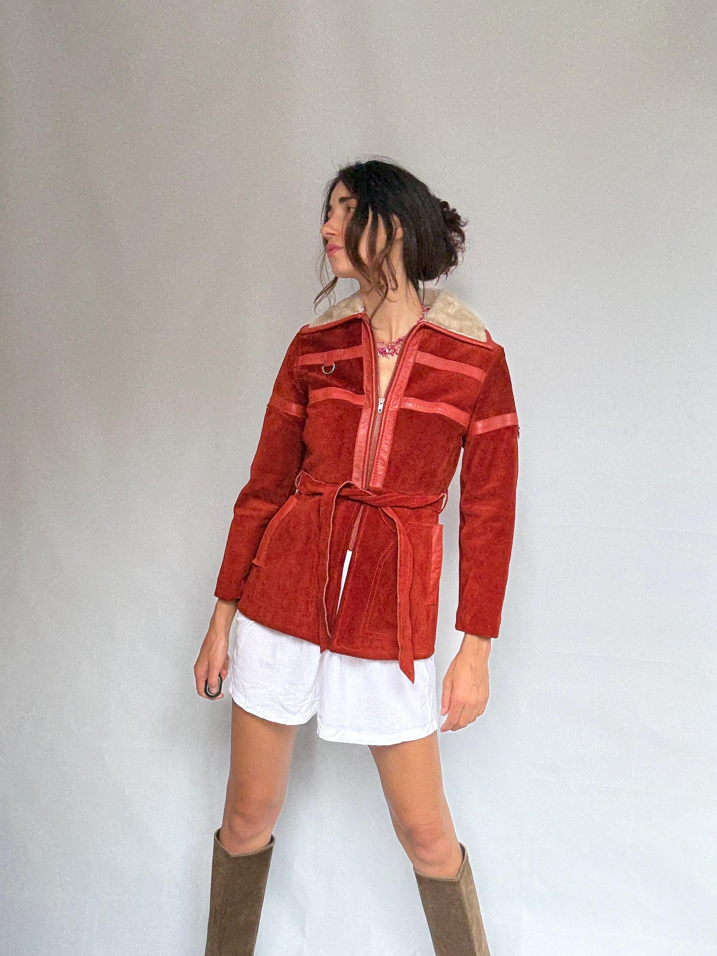 Gorgeous Suede shearling coat, wool lining, tailored fit, zip closure, waist belt, streetwear emily in paris vibe, US XS, winter city chic