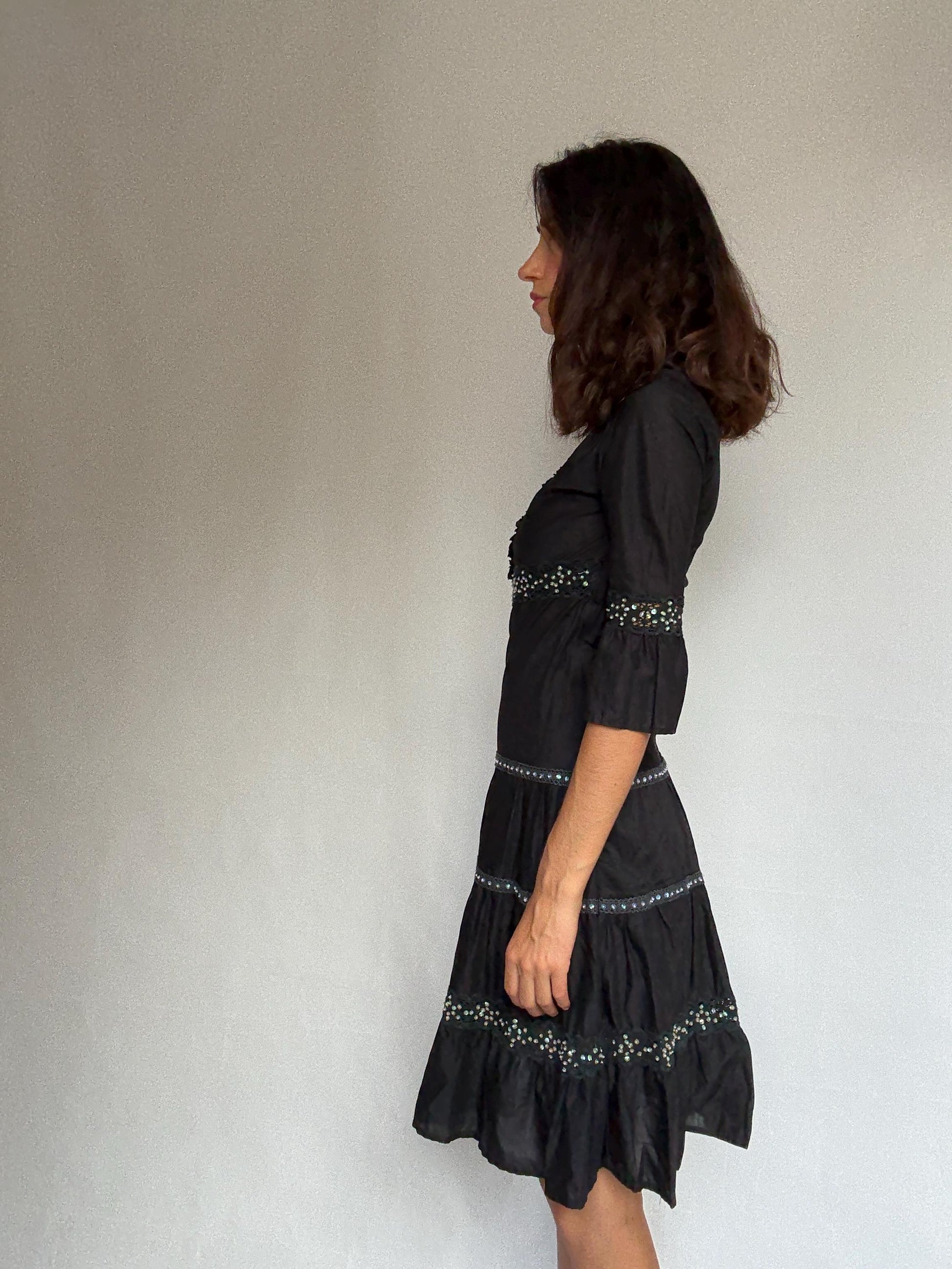 Jacobsen black dress, 100% cotton, flowing fit, side zipper, decorated with green sequins, bohemian chic Saoirse Ronan vibe, US S