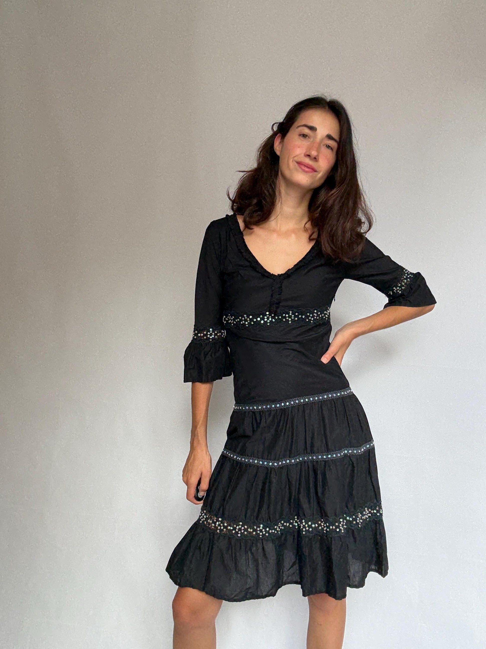 Jacobsen black dress, 100% cotton, flowing fit, side zipper, decorated with green sequins, bohemian chic Saoirse Ronan vibe, US S