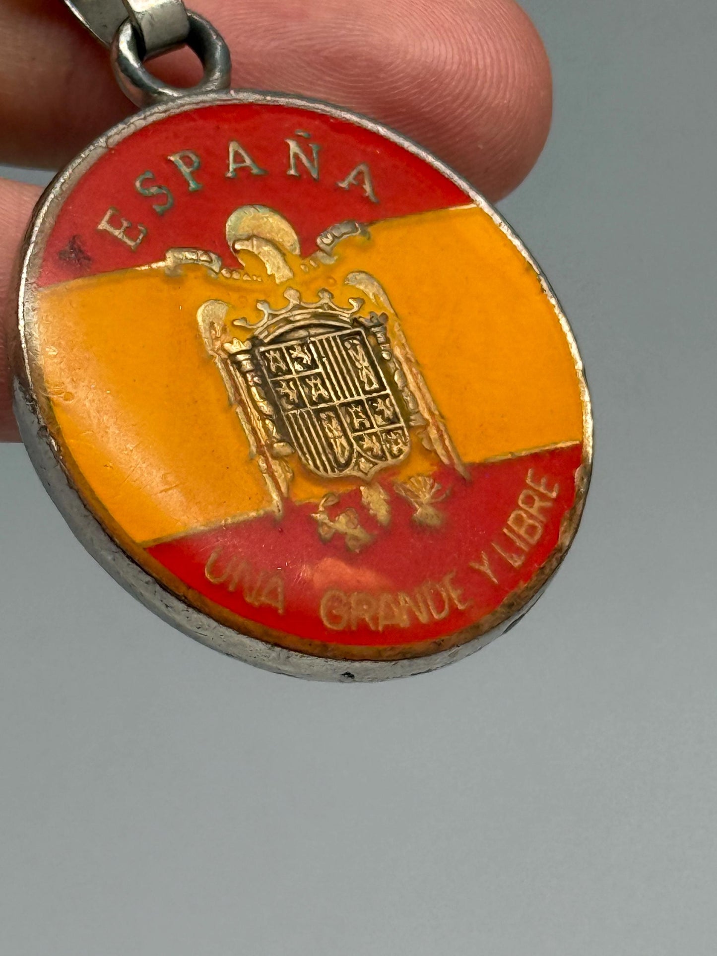 Vintage Spanish Coat of Arms Keychain, silver polished metal, medallion design, patriotic emblem, collectible item, stylish accessory