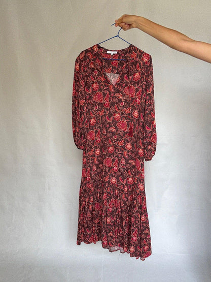 Vintage floral midi dress with tie-neck and ruffle hem US letter size M Red and pink floral print, no tag but feels like viscose