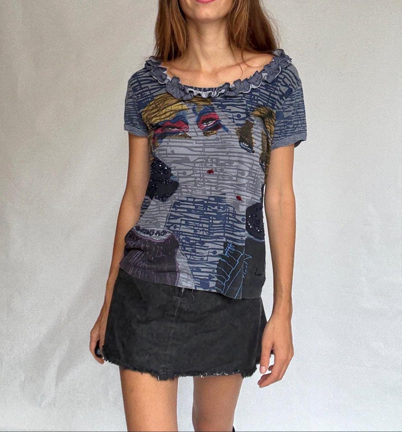 Artistic Face Print Cotton Tee with Sequins