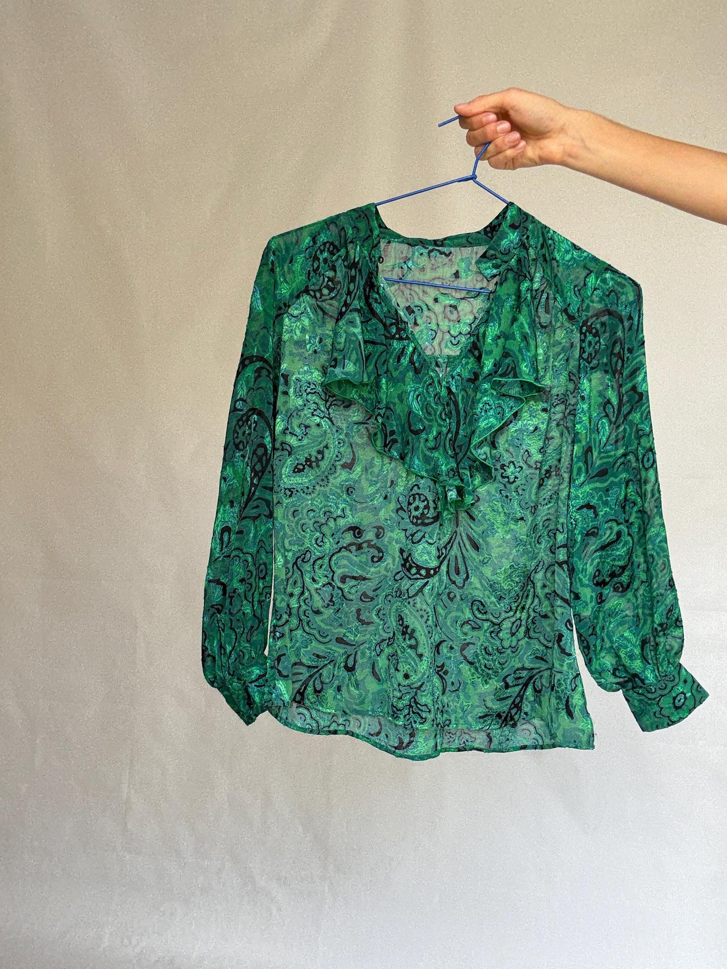 Vintage green paisley blouse, chiffon feel, flowy fit, ruffled neckline, retro_90s, US M, evening bohemian style, size L