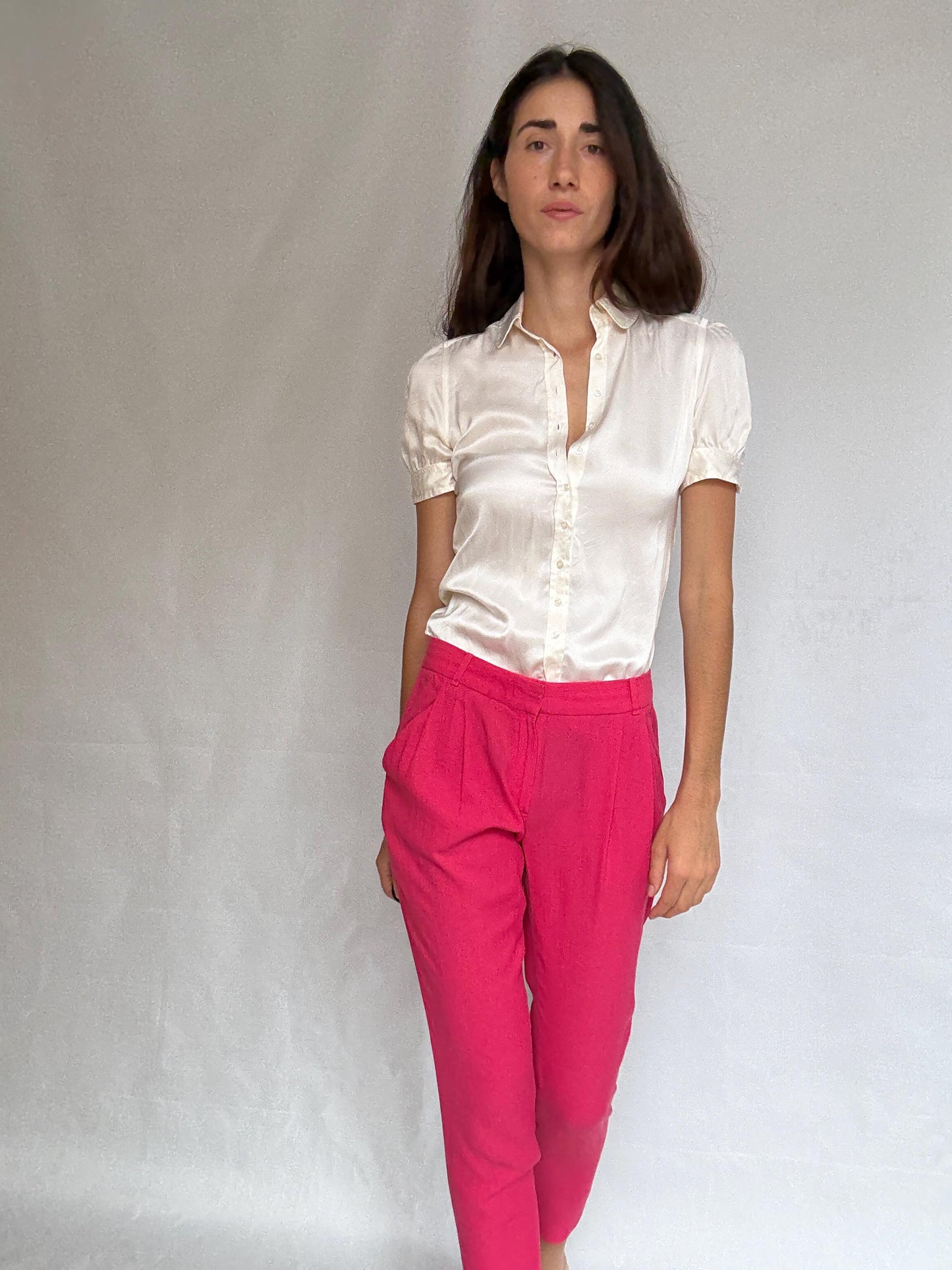 Massimo Dutti vibrant pink trousers, cotton feel, fitted silhouette, pleated front, elegant chic, US M, versatile streetwear
