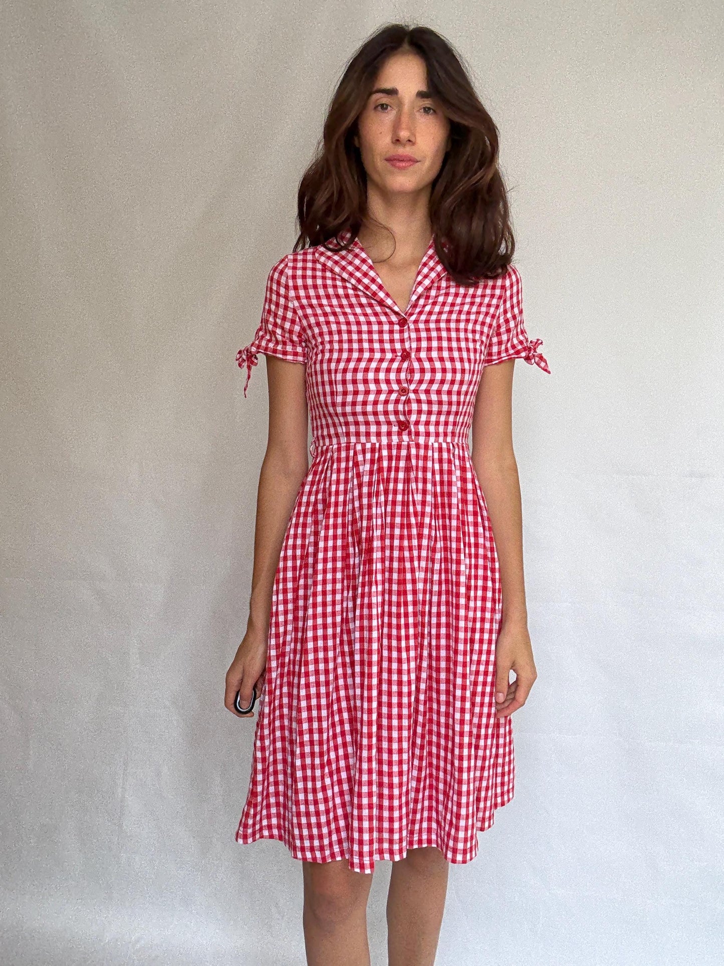 Lindy Bop red gingham dress, 100% cotton, fit, and-flare, button front, tie detail sleeves, vintage 50s retro, US S, picnic vibe