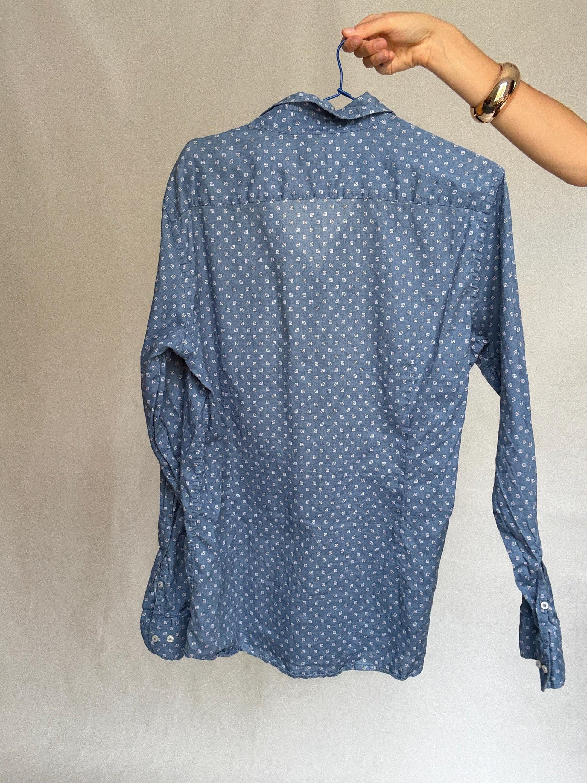 Massimo Dutti blue patterned shirt, cotton feel, classic fit, button, up front, buttoned cuffs, minimalist Zendaya, US L, office casual