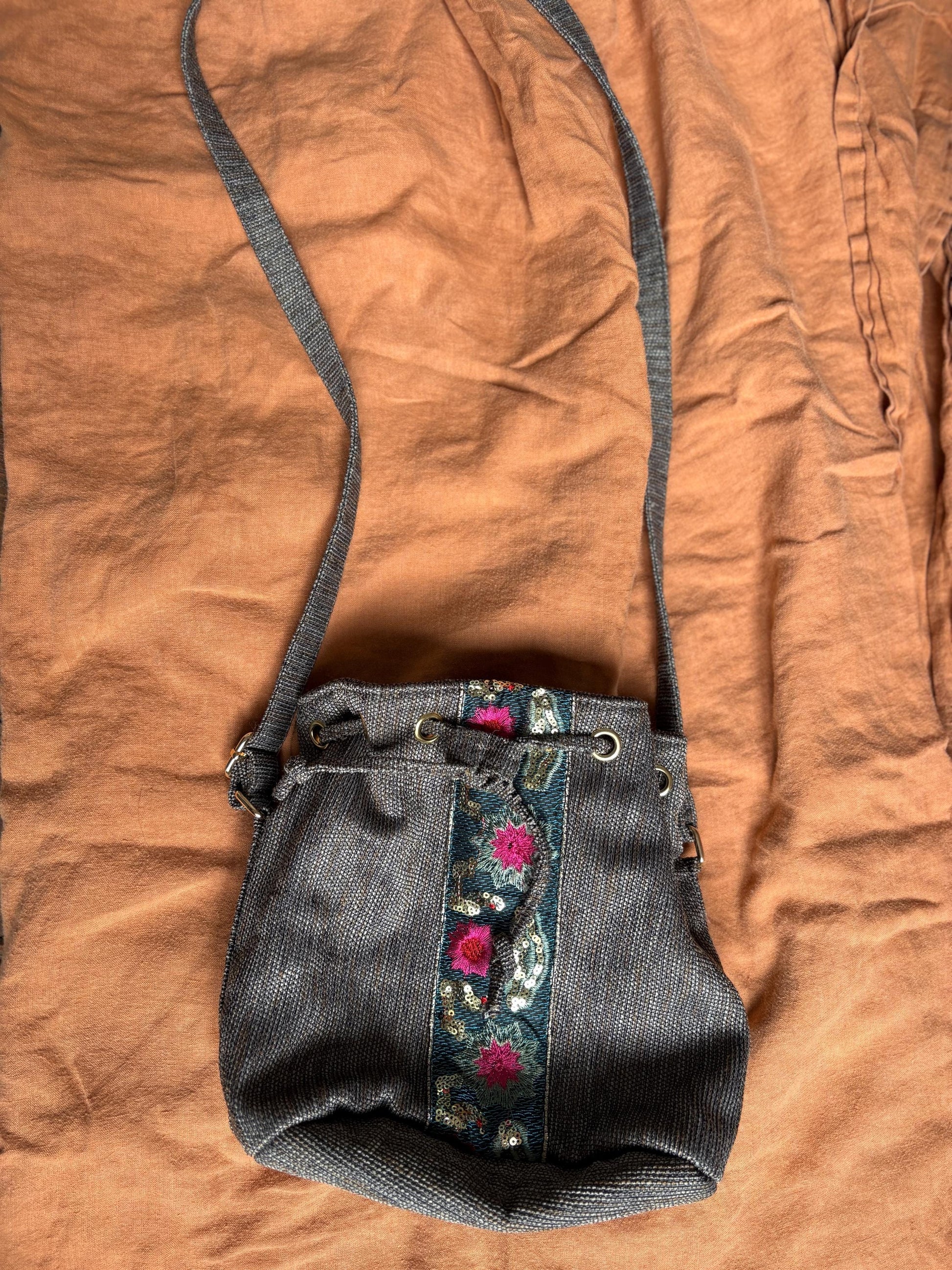 Vintage Flamenca Shoulder Bag – Crossbody with Sequin Embroidery, Boho Floral Design, 25x25 cm