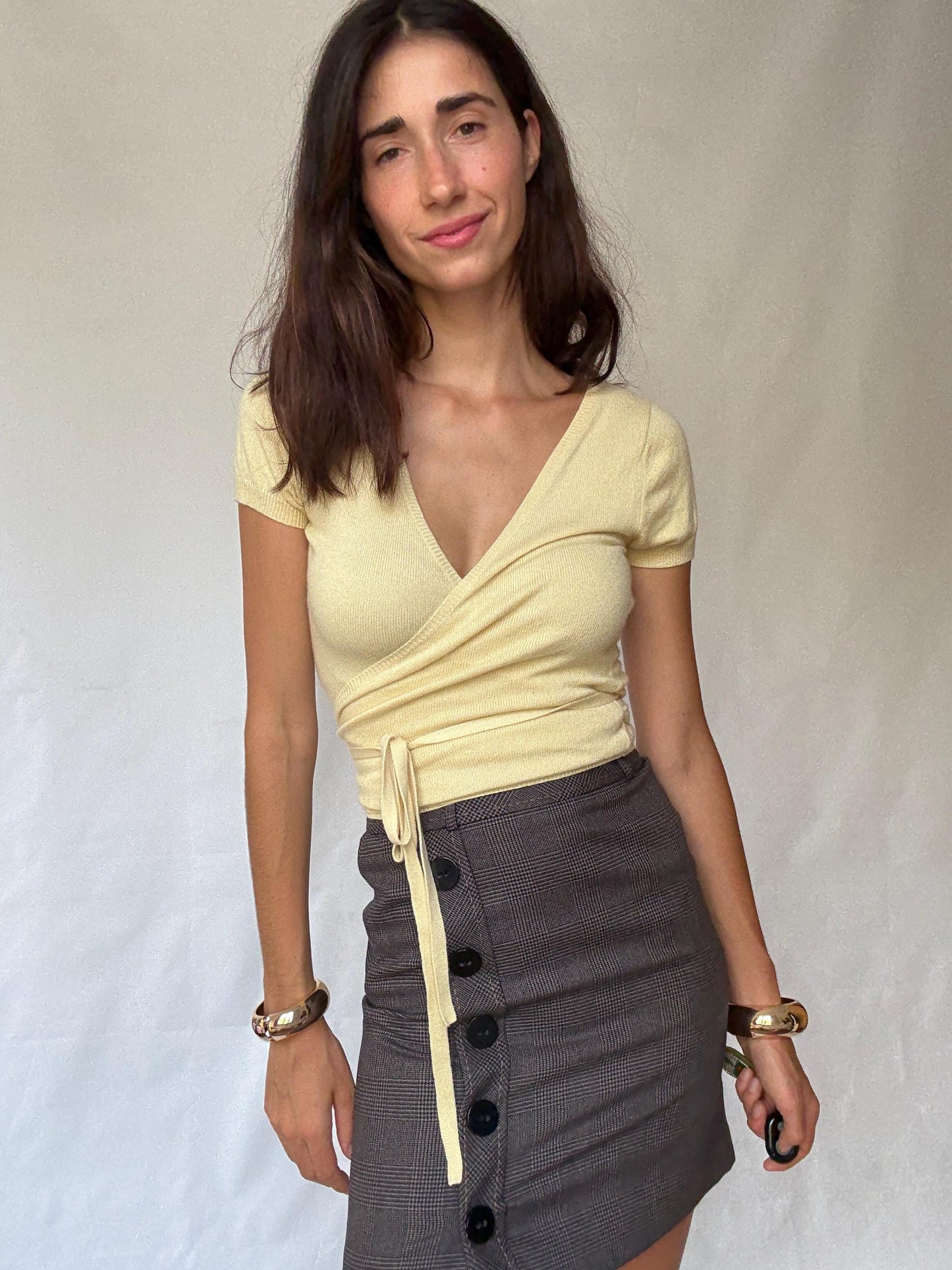 Luxurious Schumacher Silk and Cashmere Wrap Top in Yellow with Deep V-Neck and Tie Closure – Streetwear Style, Zendaya style – US S