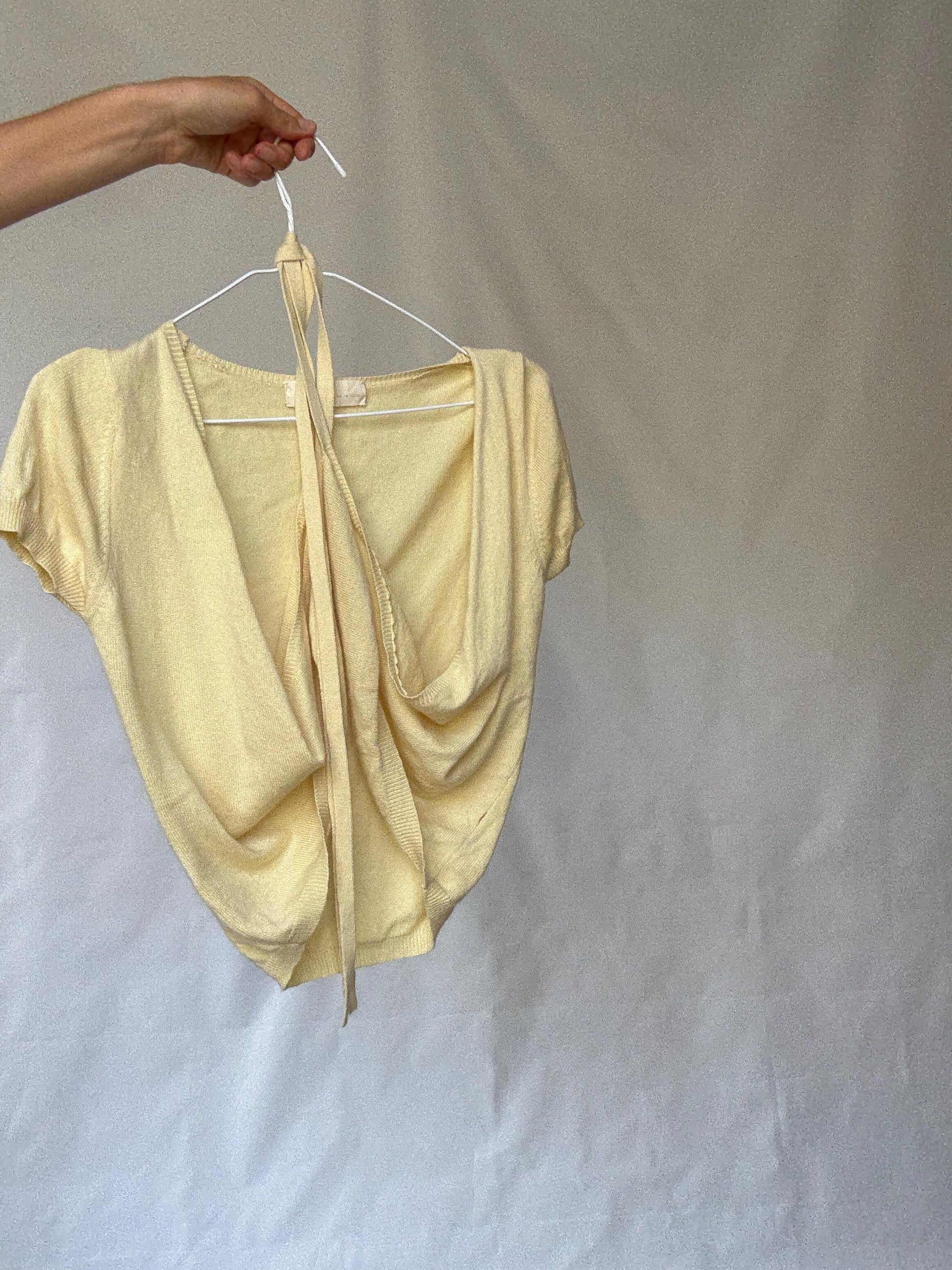 Luxurious Schumacher Silk and Cashmere Wrap Top in Yellow with Deep V-Neck and Tie Closure – Streetwear Style, Zendaya style – US S