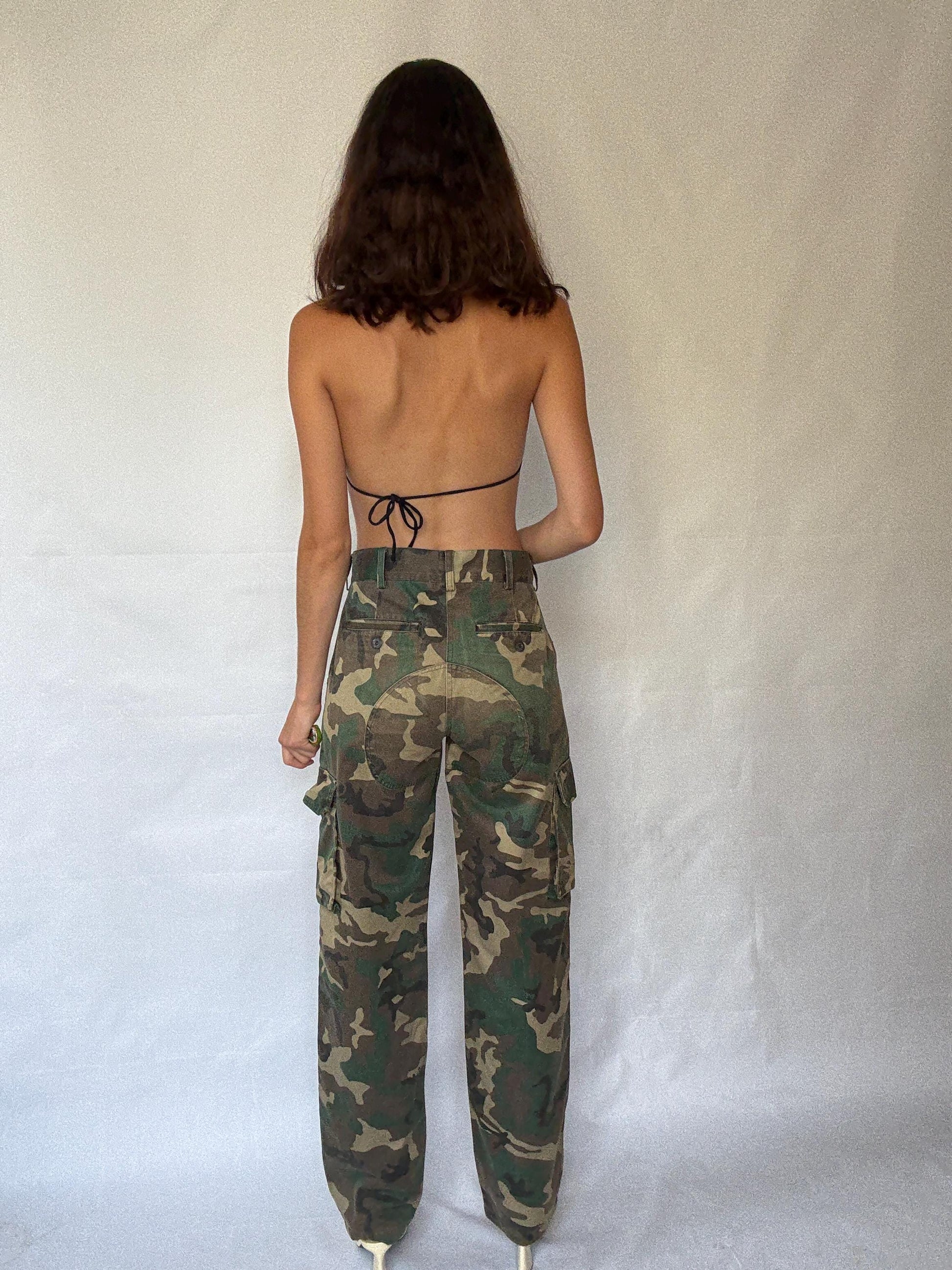 Vintage camo cargo pants, cotton feel, relaxed fit, six, pocket design, utilitarian grunge, US XL, casual streetwear