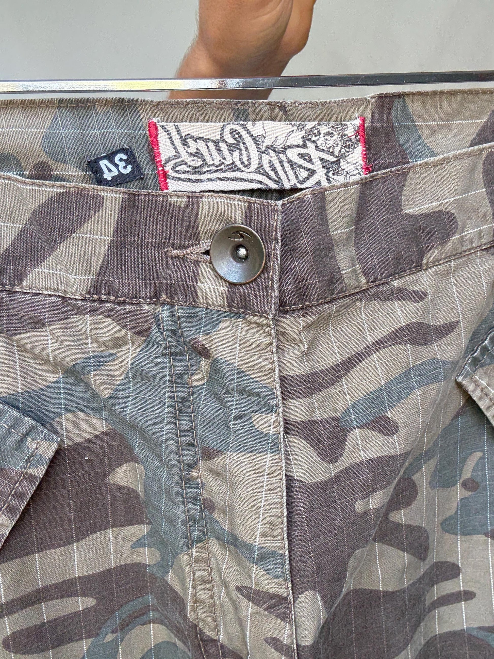 Ripcurl camo cargo pants, 100% cotton, straight leg fit, six, pocket design, y2k streetwear, US L, casual outdoor style